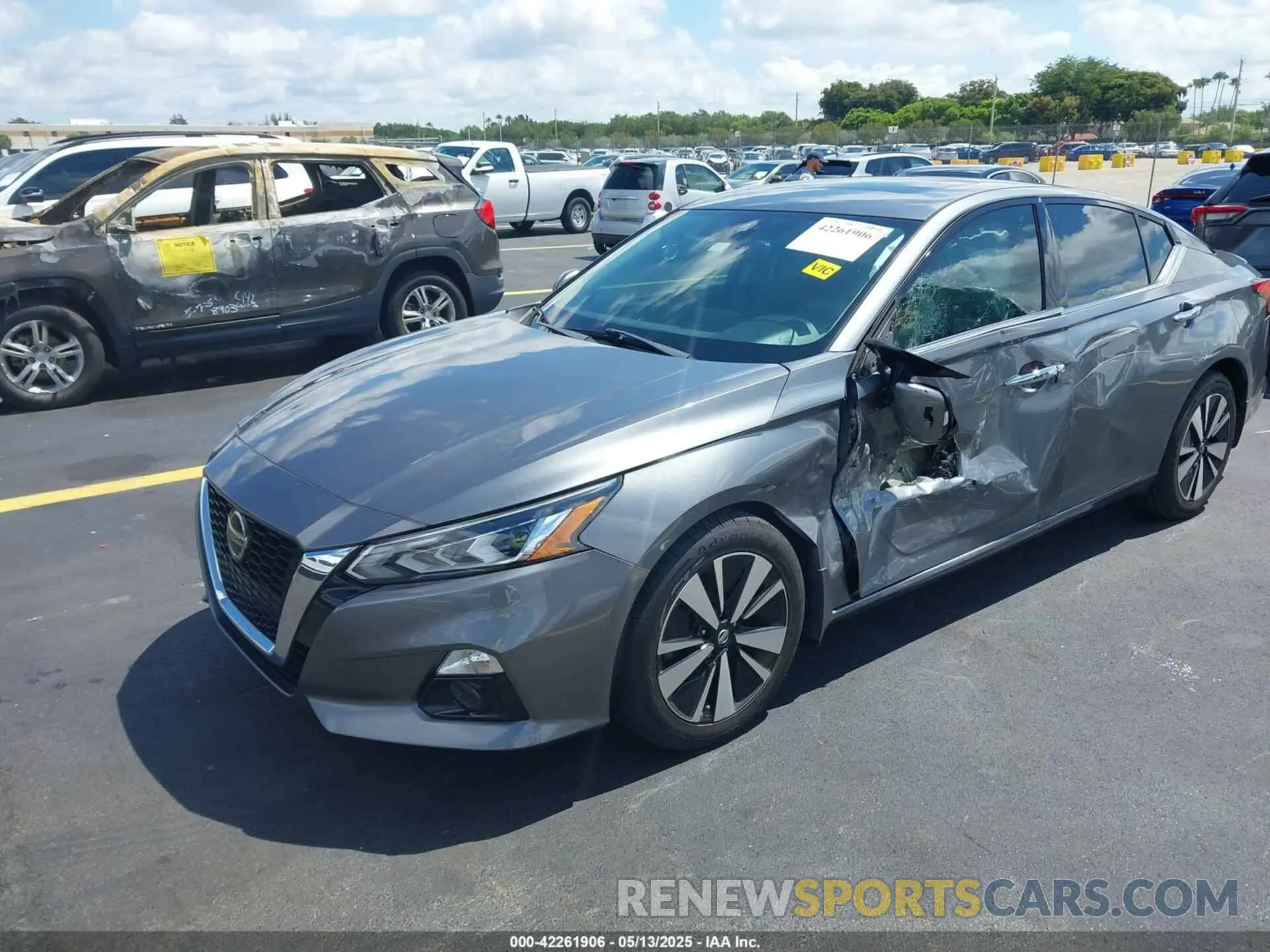 2 Photograph of a damaged car 1N4BL4DV8KC123713 NISSAN ALTIMA 2019