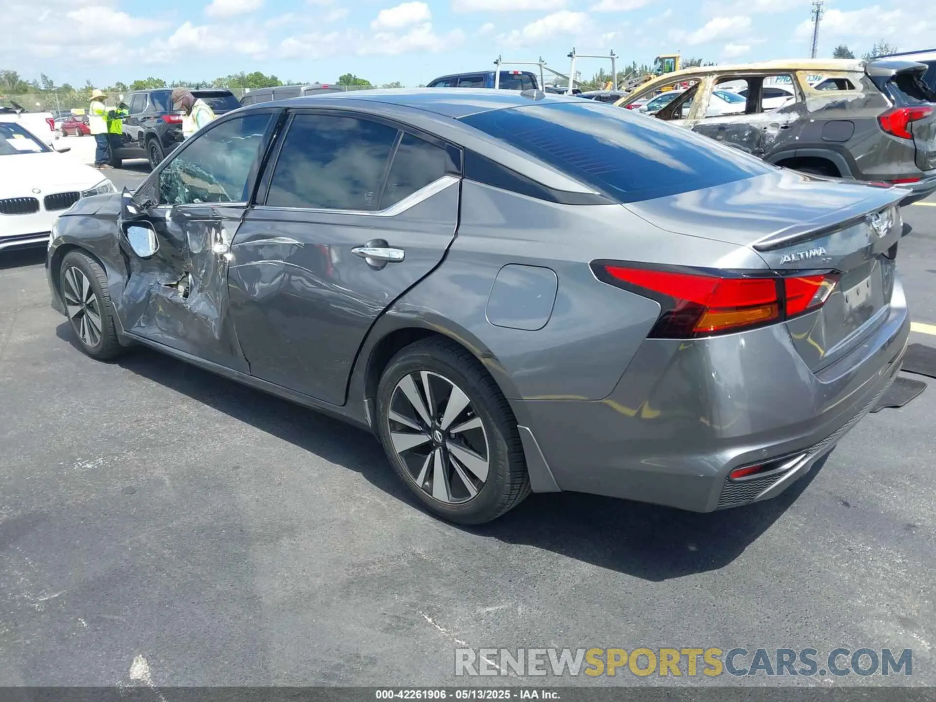 3 Photograph of a damaged car 1N4BL4DV8KC123713 NISSAN ALTIMA 2019