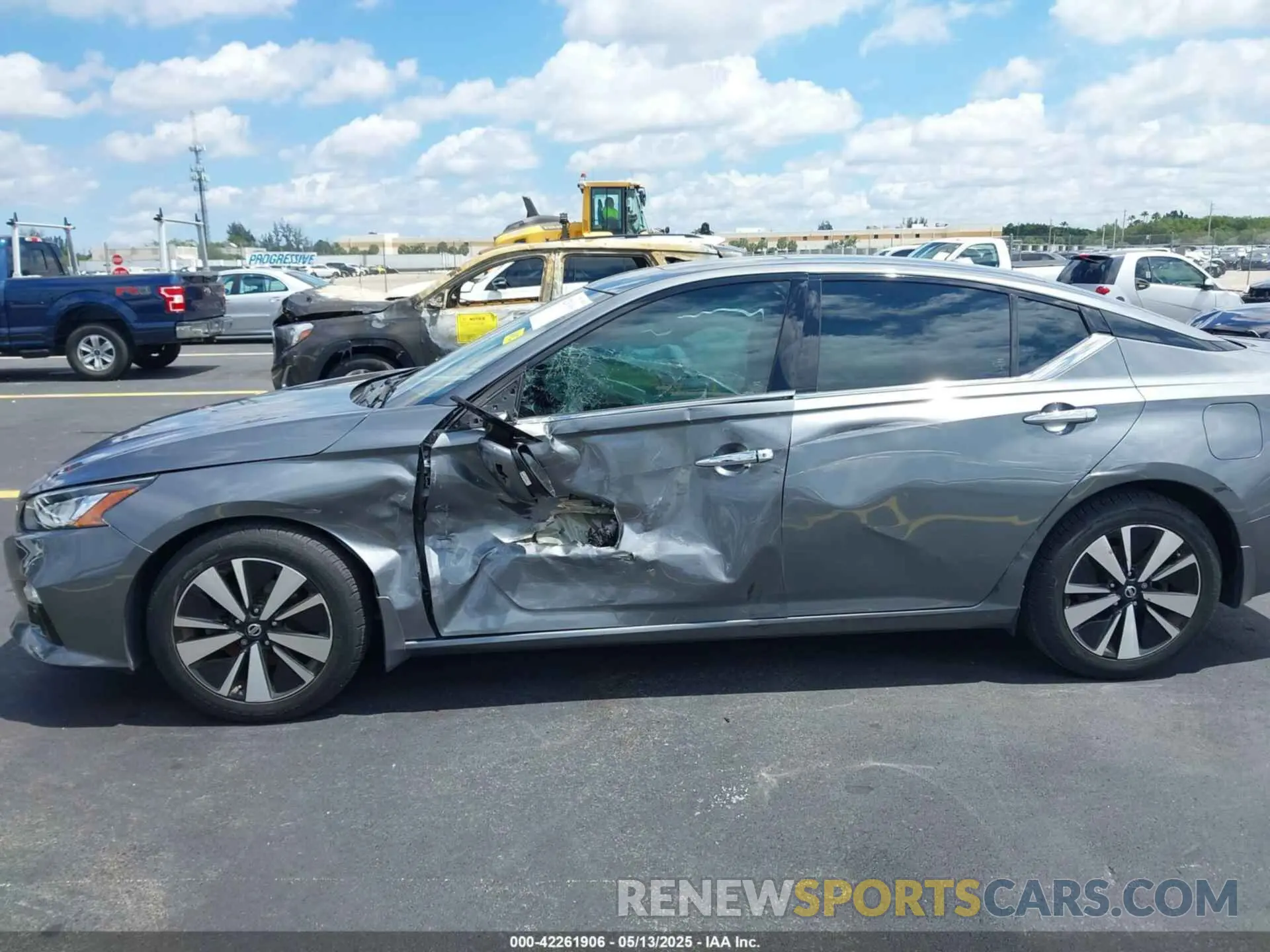 6 Photograph of a damaged car 1N4BL4DV8KC123713 NISSAN ALTIMA 2019