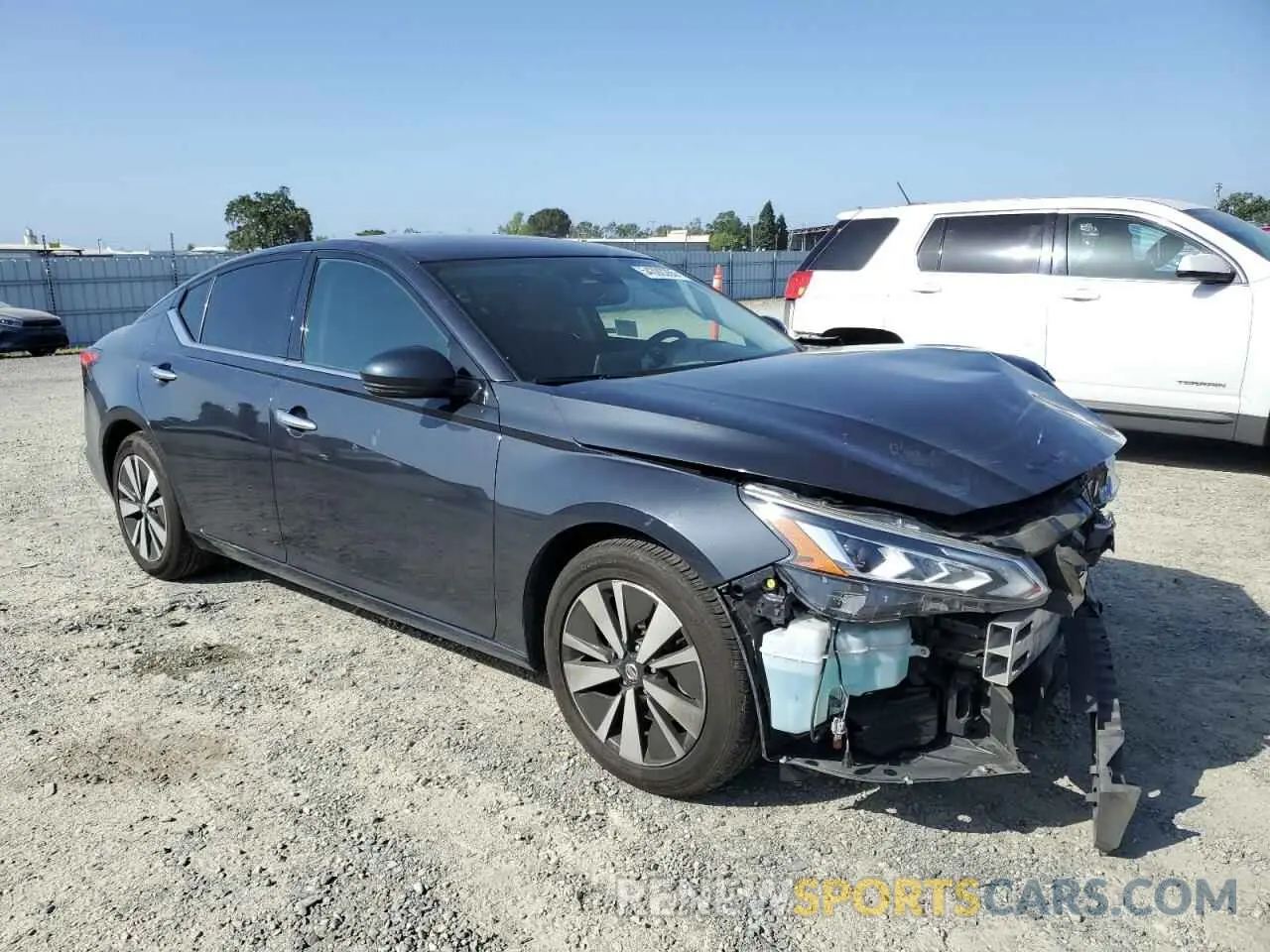4 Photograph of a damaged car 1N4BL4DV8KC128023 NISSAN ALTIMA 2019