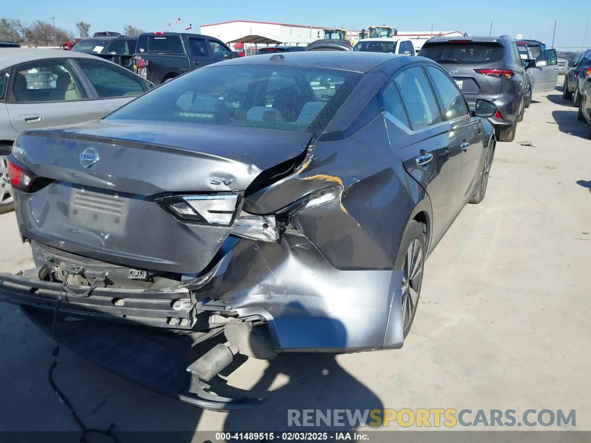 4 Photograph of a damaged car 1N4BL4DV8KC132878 NISSAN ALTIMA 2019