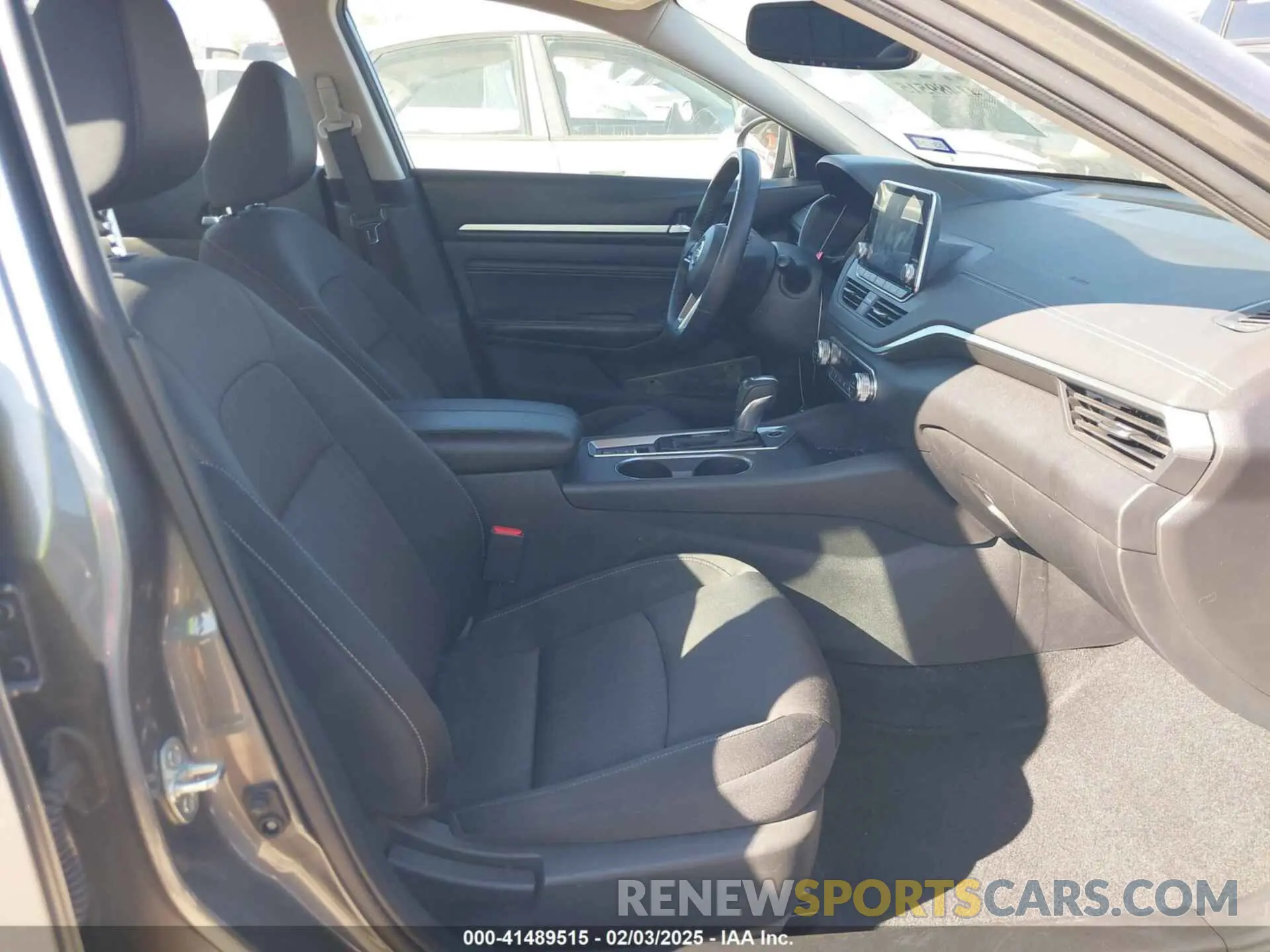 5 Photograph of a damaged car 1N4BL4DV8KC132878 NISSAN ALTIMA 2019