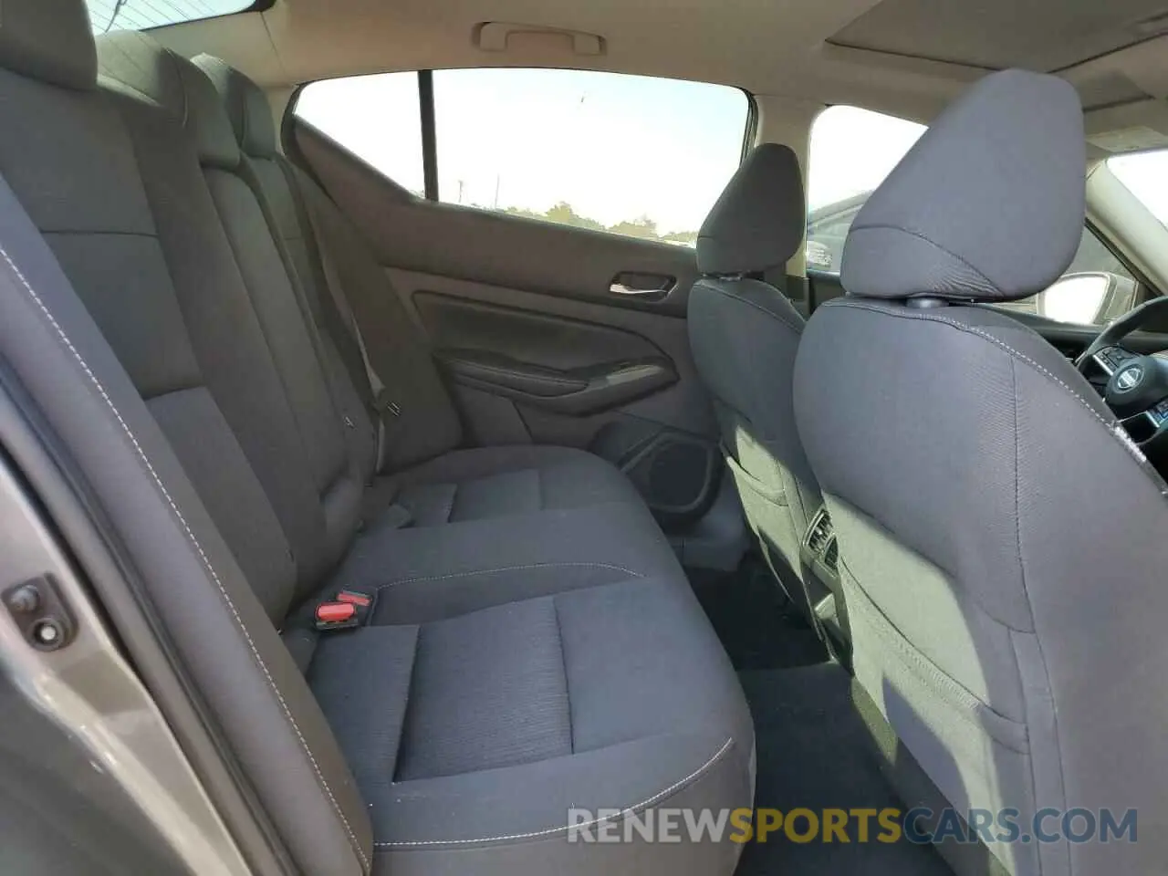10 Photograph of a damaged car 1N4BL4DV8KC173706 NISSAN ALTIMA 2019