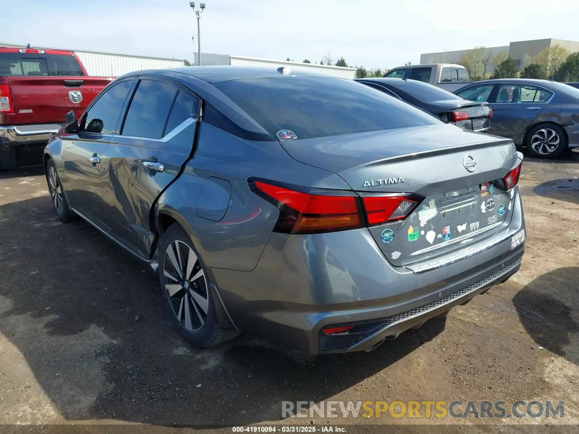 3 Photograph of a damaged car 1N4BL4DV8KC216862 NISSAN ALTIMA 2019
