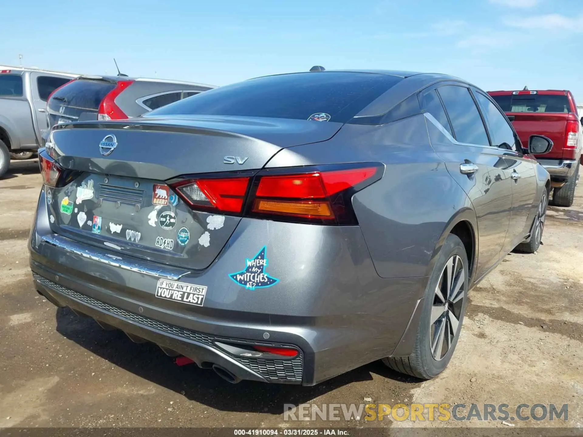 4 Photograph of a damaged car 1N4BL4DV8KC216862 NISSAN ALTIMA 2019