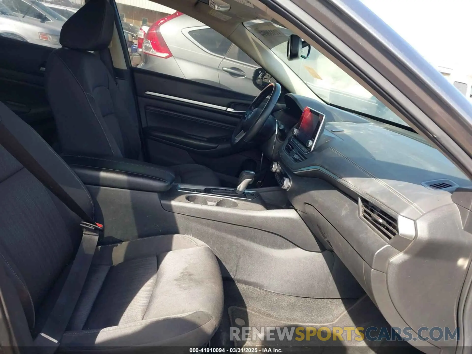5 Photograph of a damaged car 1N4BL4DV8KC216862 NISSAN ALTIMA 2019