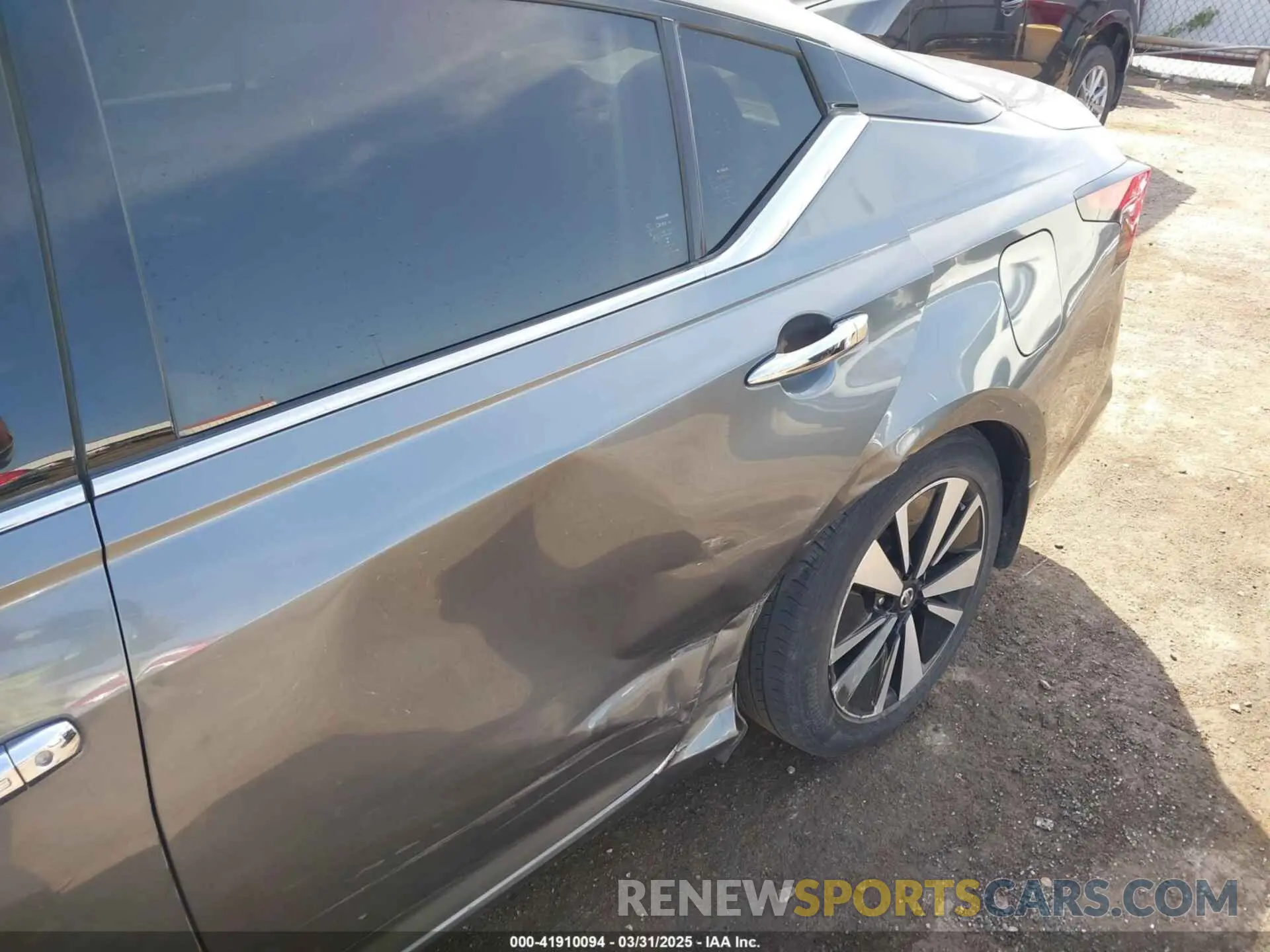 6 Photograph of a damaged car 1N4BL4DV8KC216862 NISSAN ALTIMA 2019