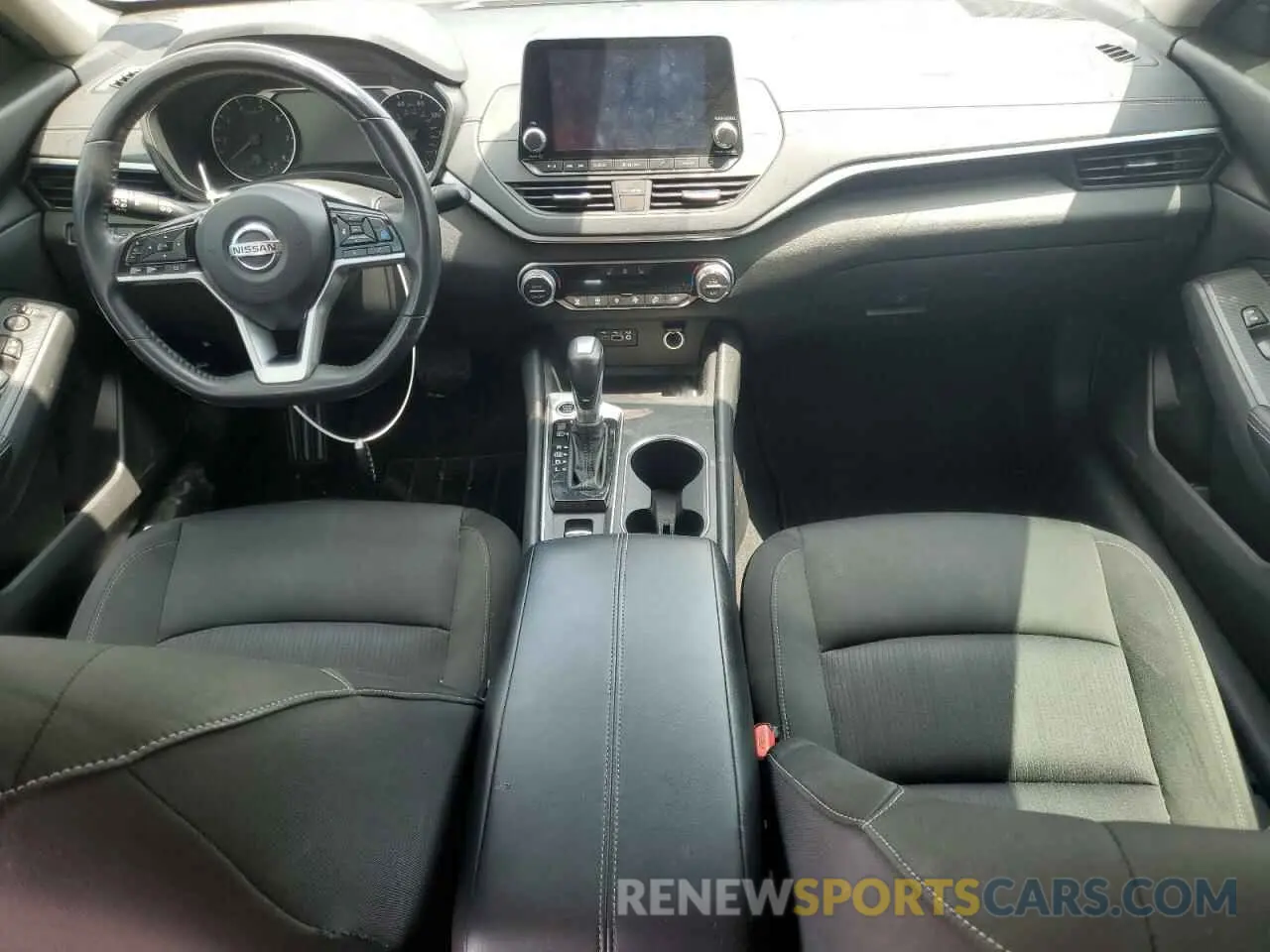 8 Photograph of a damaged car 1N4BL4DV9KC107925 NISSAN ALTIMA 2019
