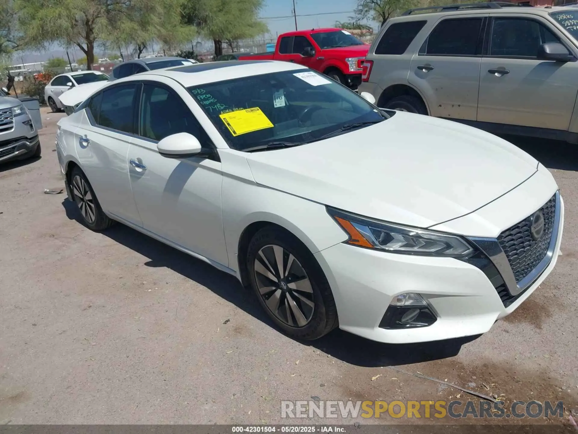 1 Photograph of a damaged car 1N4BL4DV9KC116365 NISSAN ALTIMA 2019