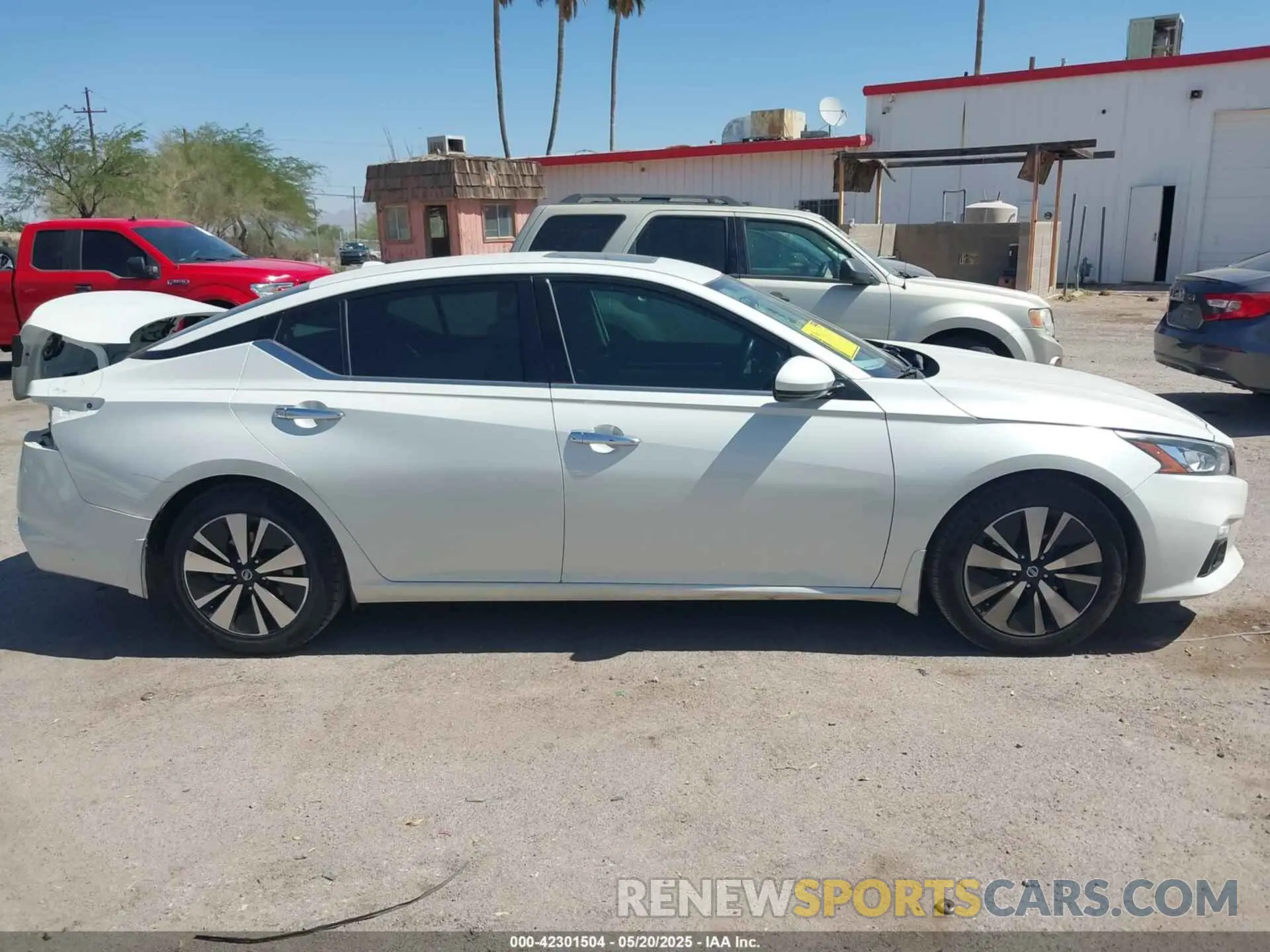14 Photograph of a damaged car 1N4BL4DV9KC116365 NISSAN ALTIMA 2019