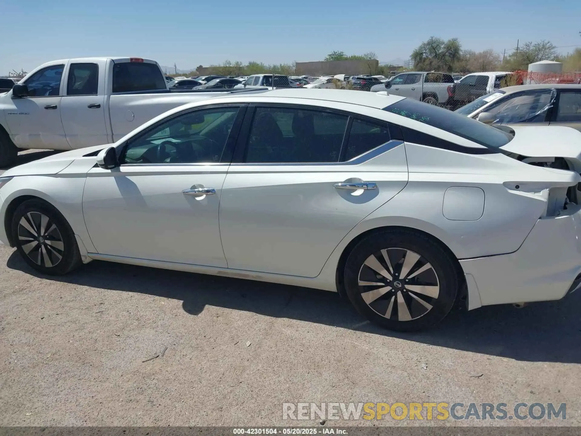 15 Photograph of a damaged car 1N4BL4DV9KC116365 NISSAN ALTIMA 2019