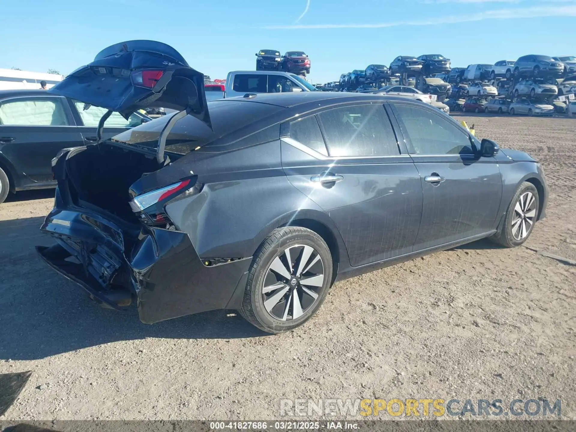 4 Photograph of a damaged car 1N4BL4DV9KC117080 NISSAN ALTIMA 2019