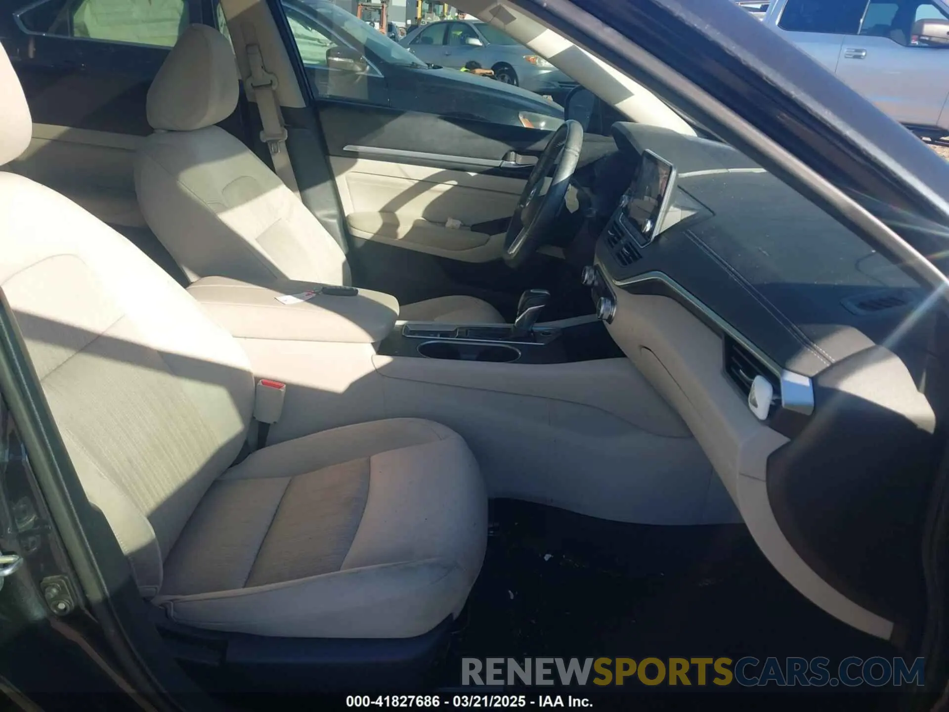 5 Photograph of a damaged car 1N4BL4DV9KC117080 NISSAN ALTIMA 2019