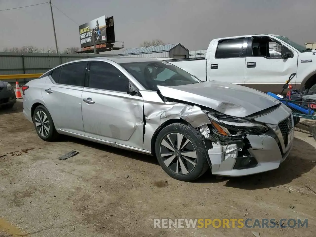 4 Photograph of a damaged car 1N4BL4DV9KC124160 NISSAN ALTIMA 2019