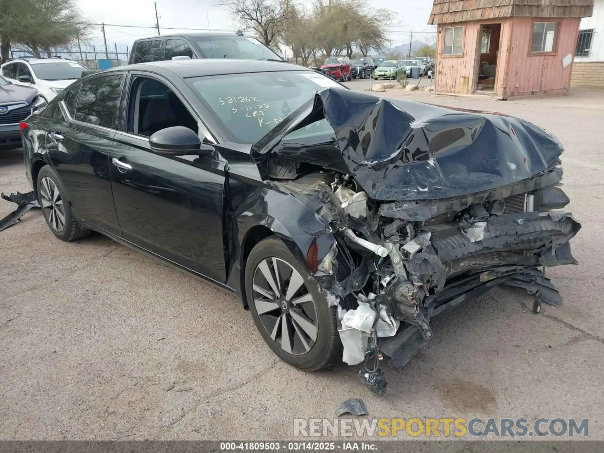 1 Photograph of a damaged car 1N4BL4DV9KC128516 NISSAN ALTIMA 2019