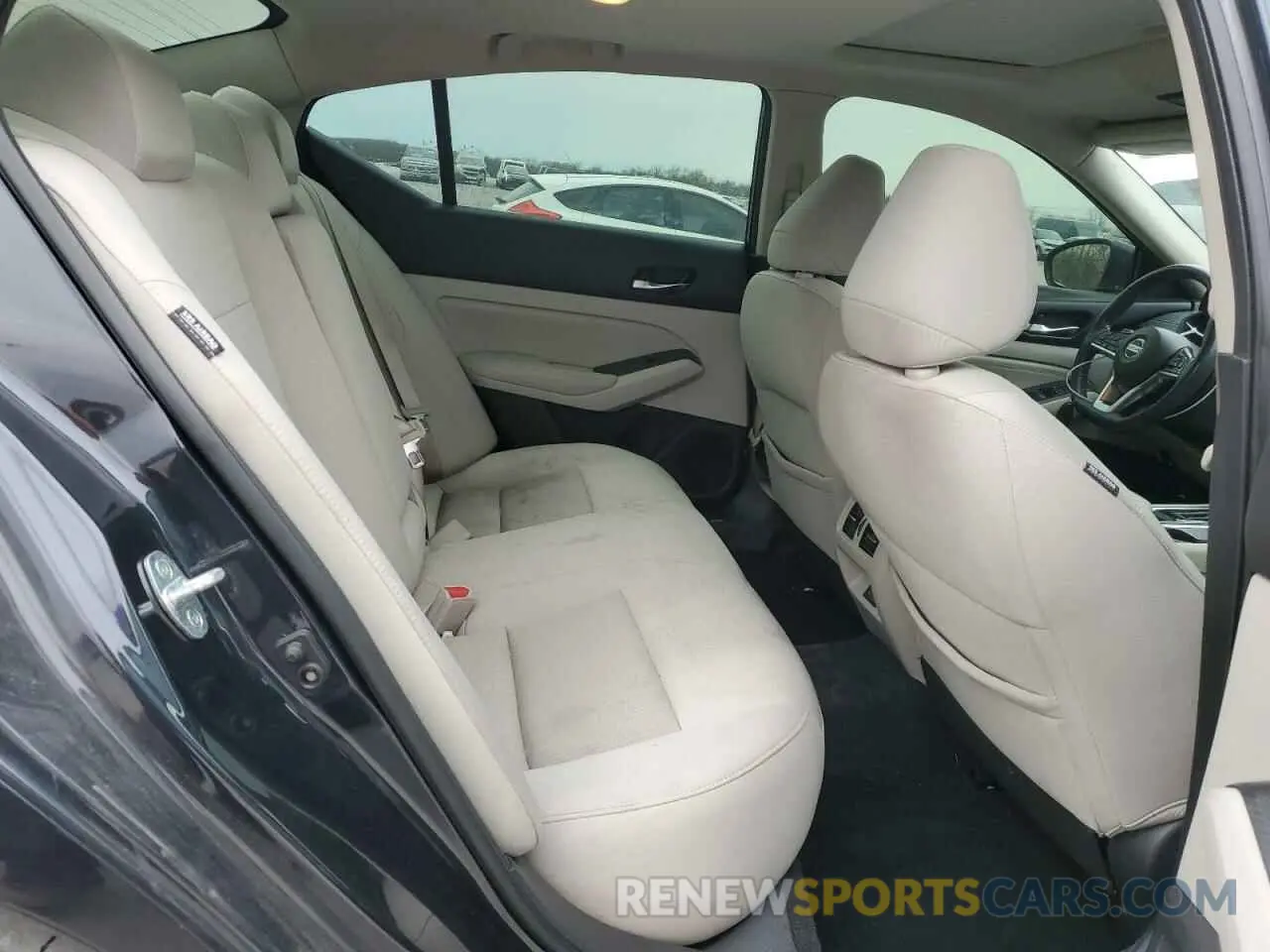 10 Photograph of a damaged car 1N4BL4DV9KC135949 NISSAN ALTIMA 2019