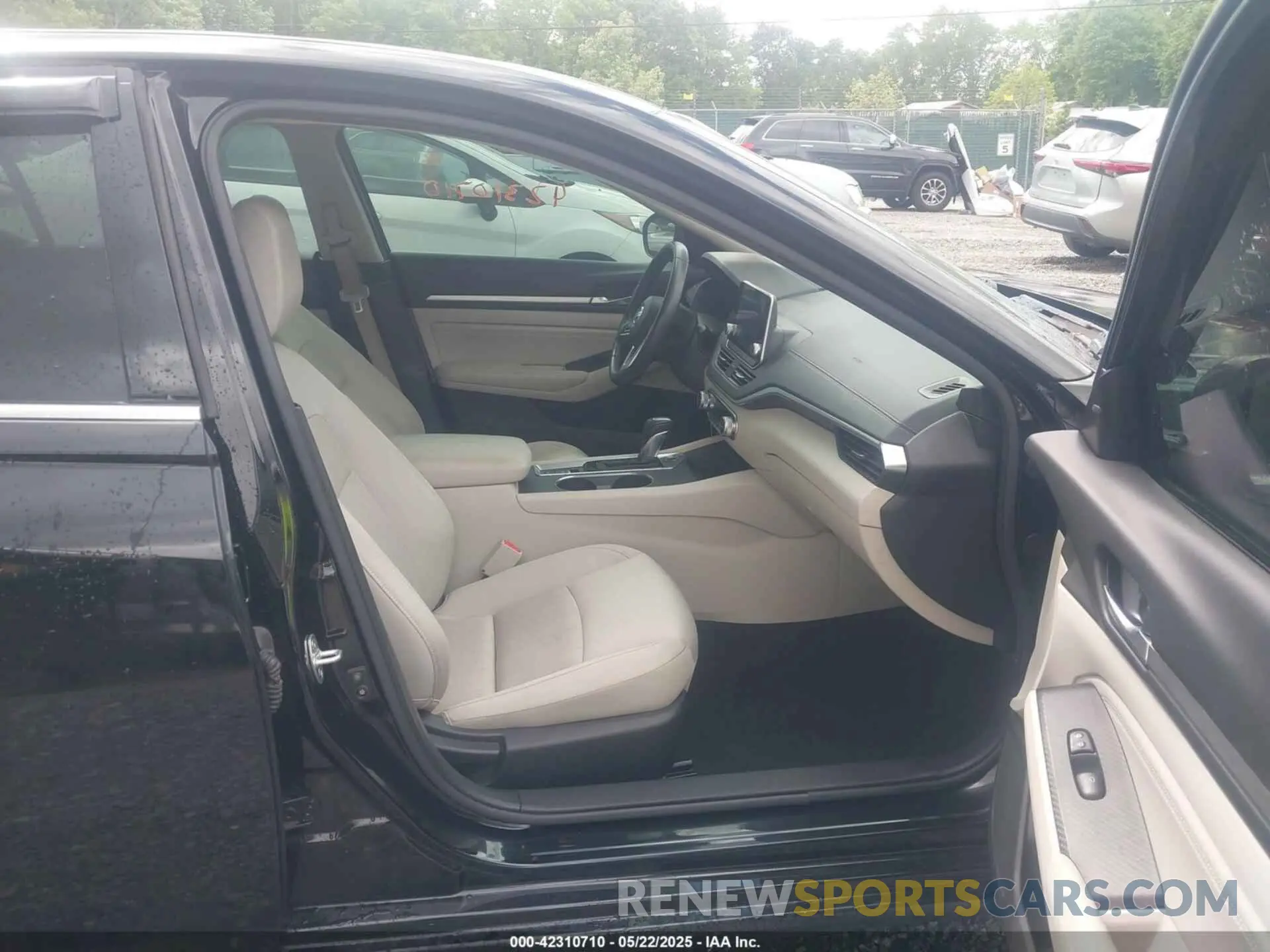 5 Photograph of a damaged car 1N4BL4DV9KC148054 NISSAN ALTIMA 2019