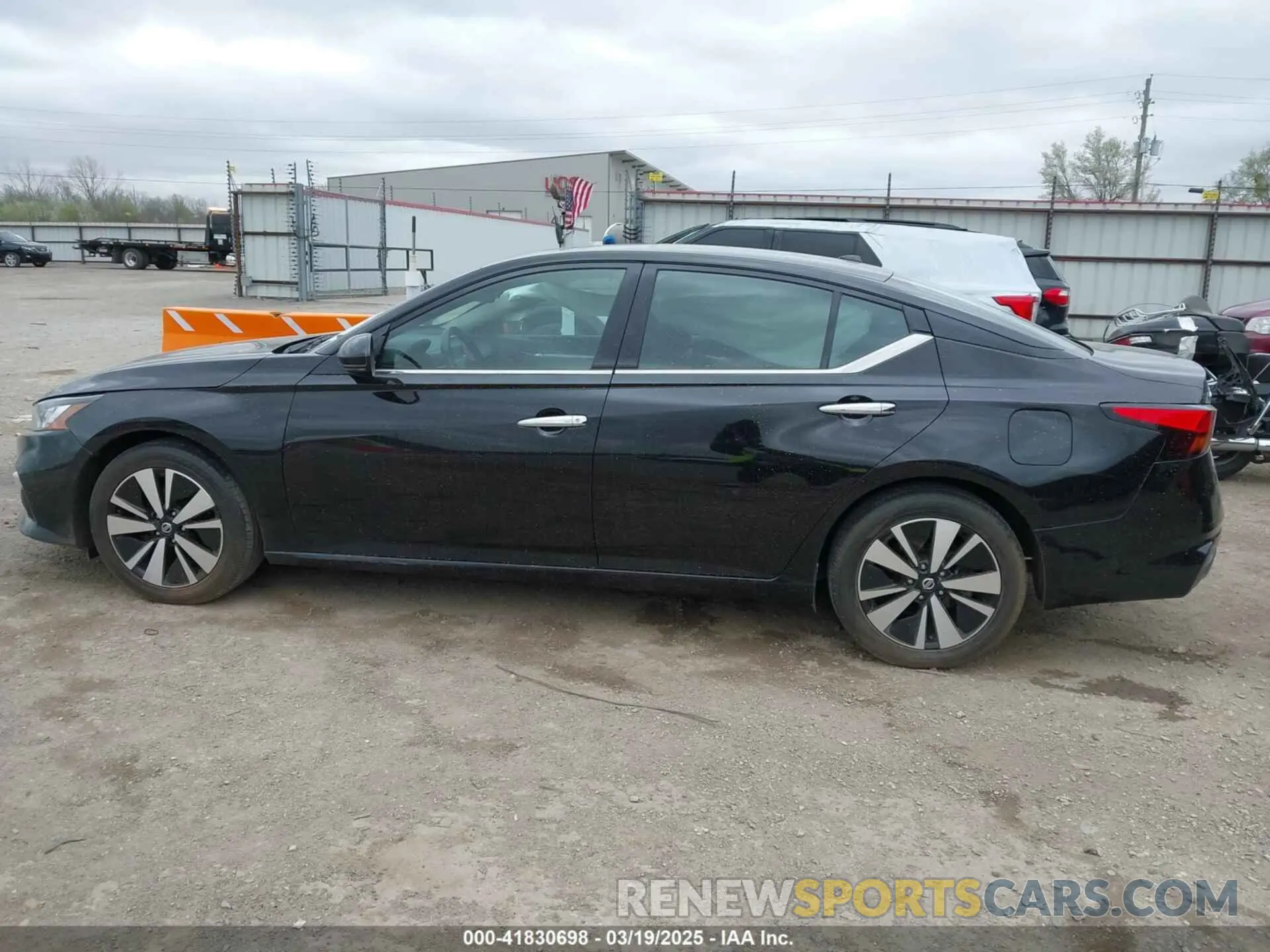 14 Photograph of a damaged car 1N4BL4DVXKC106377 NISSAN ALTIMA 2019