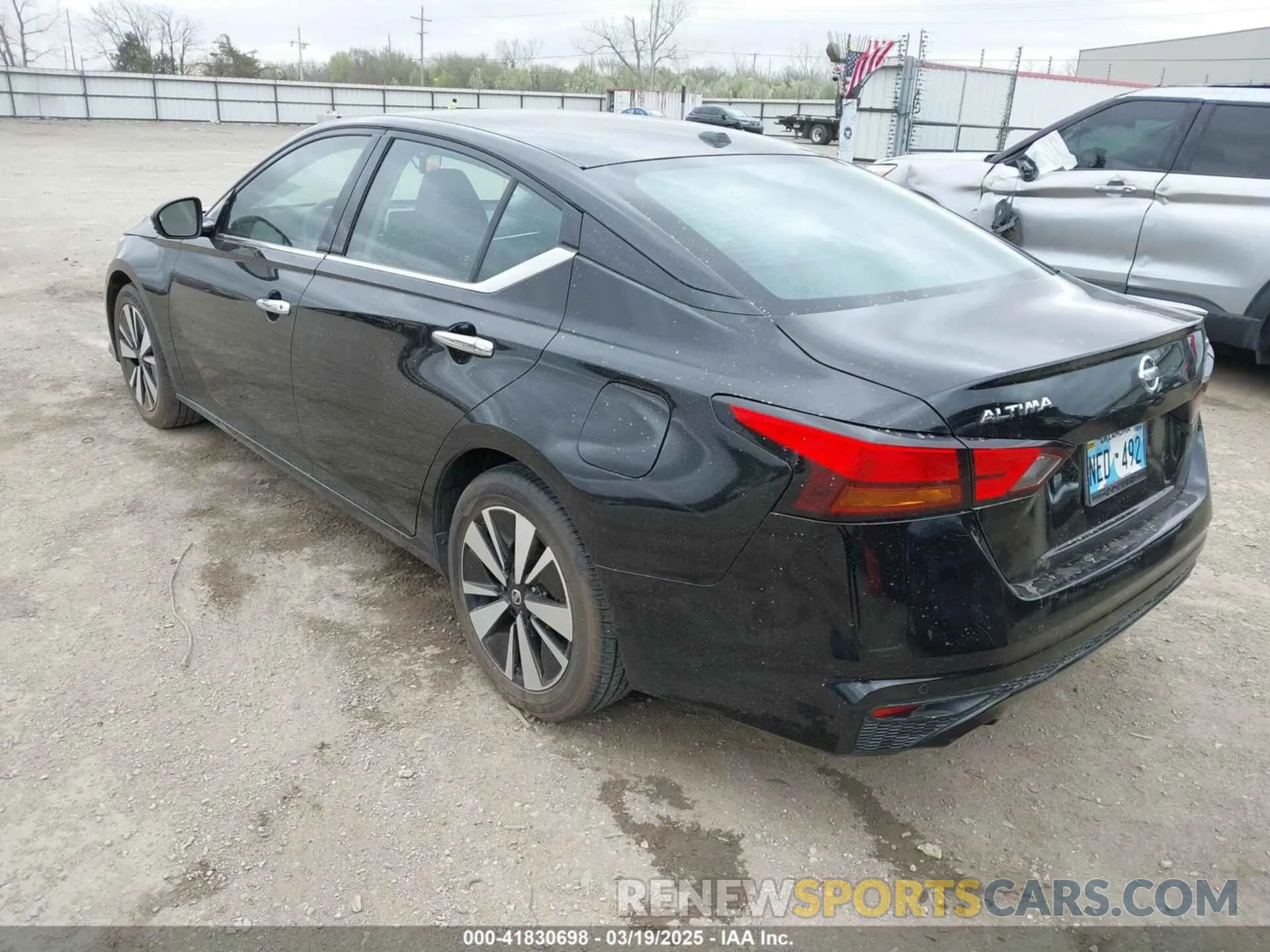 3 Photograph of a damaged car 1N4BL4DVXKC106377 NISSAN ALTIMA 2019
