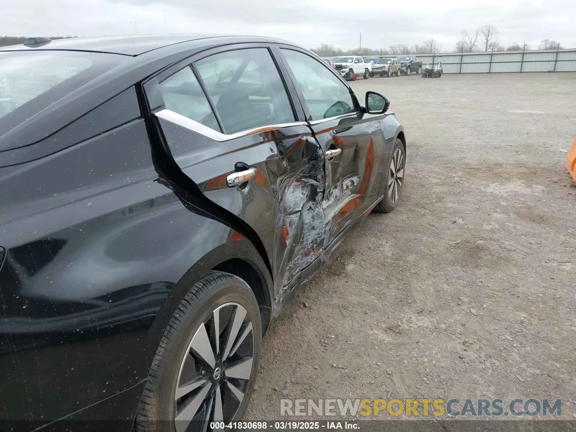 5 Photograph of a damaged car 1N4BL4DVXKC106377 NISSAN ALTIMA 2019