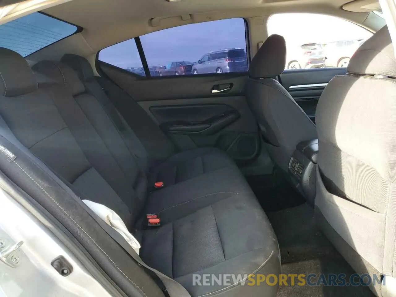 10 Photograph of a damaged car 1N4BL4DVXKC125902 NISSAN ALTIMA 2019