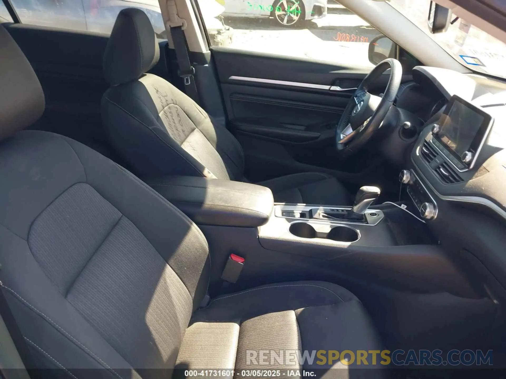 5 Photograph of a damaged car 1N4BL4DVXKN306325 NISSAN ALTIMA 2019