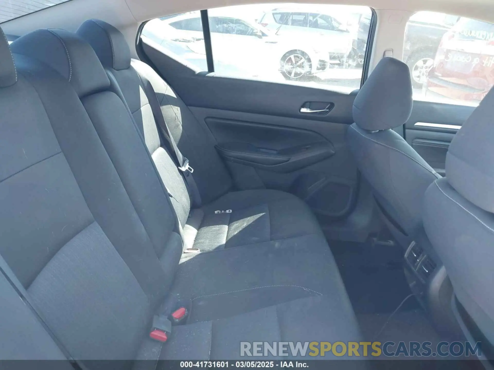 8 Photograph of a damaged car 1N4BL4DVXKN306325 NISSAN ALTIMA 2019