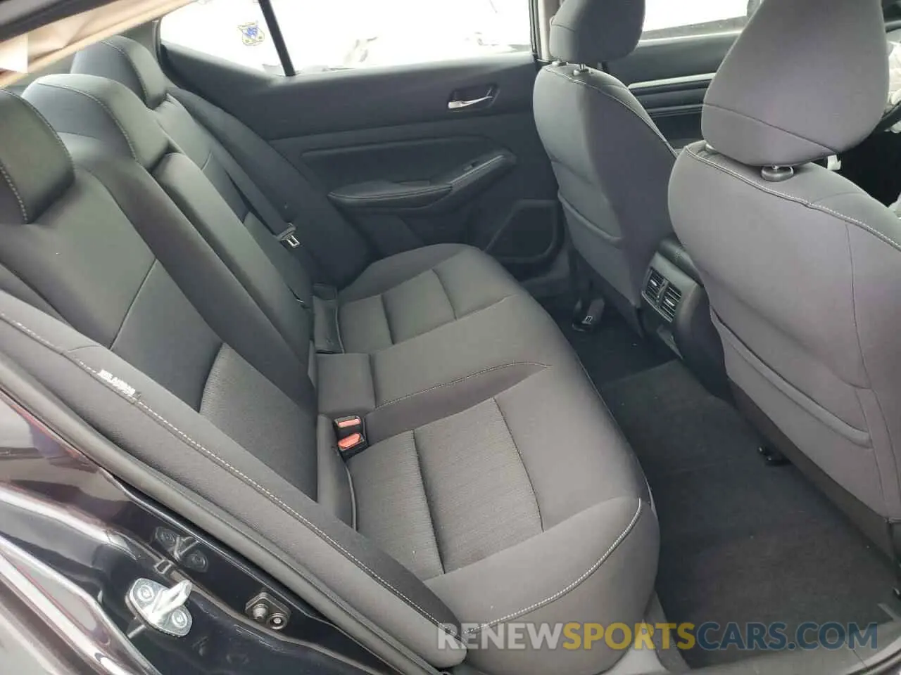 10 Photograph of a damaged car 1N4BL4DW2KC152472 NISSAN ALTIMA 2019