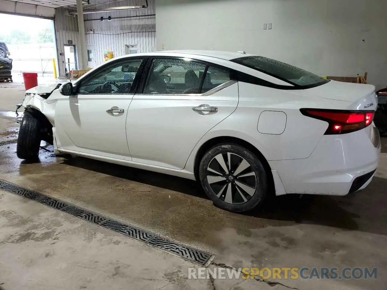 2 Photograph of a damaged car 1N4BL4DW5KC193503 NISSAN ALTIMA 2019