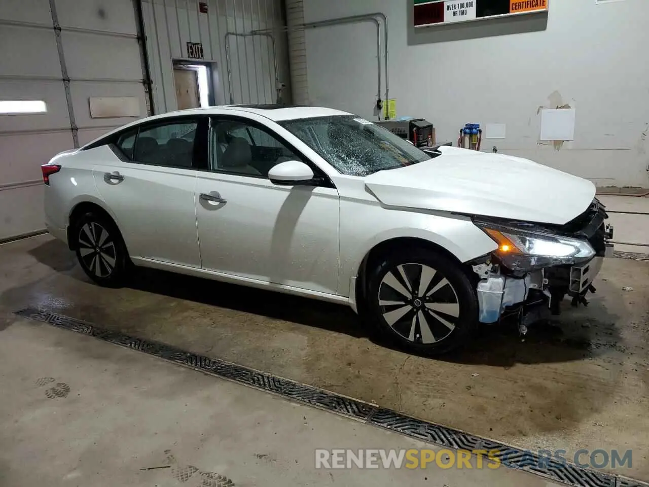 4 Photograph of a damaged car 1N4BL4DW5KC193503 NISSAN ALTIMA 2019
