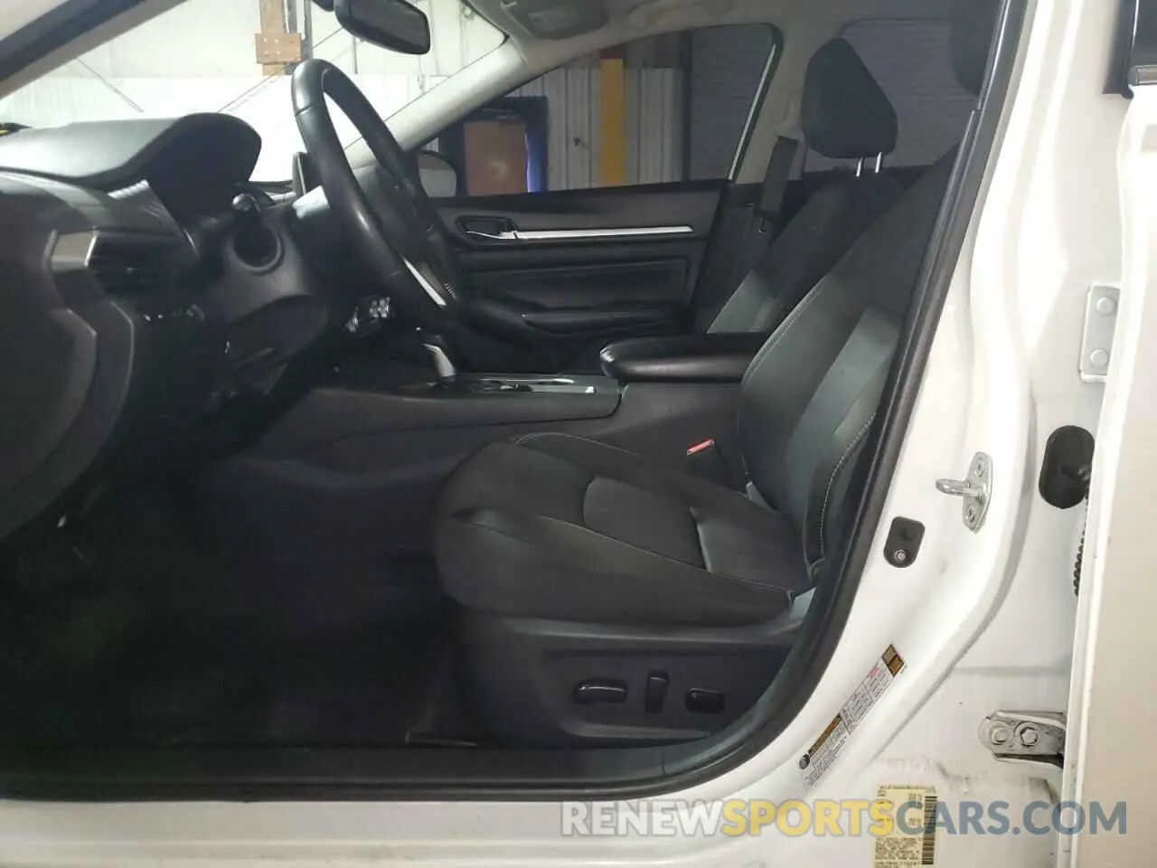 7 Photograph of a damaged car 1N4BL4DW5KC250167 NISSAN ALTIMA 2019