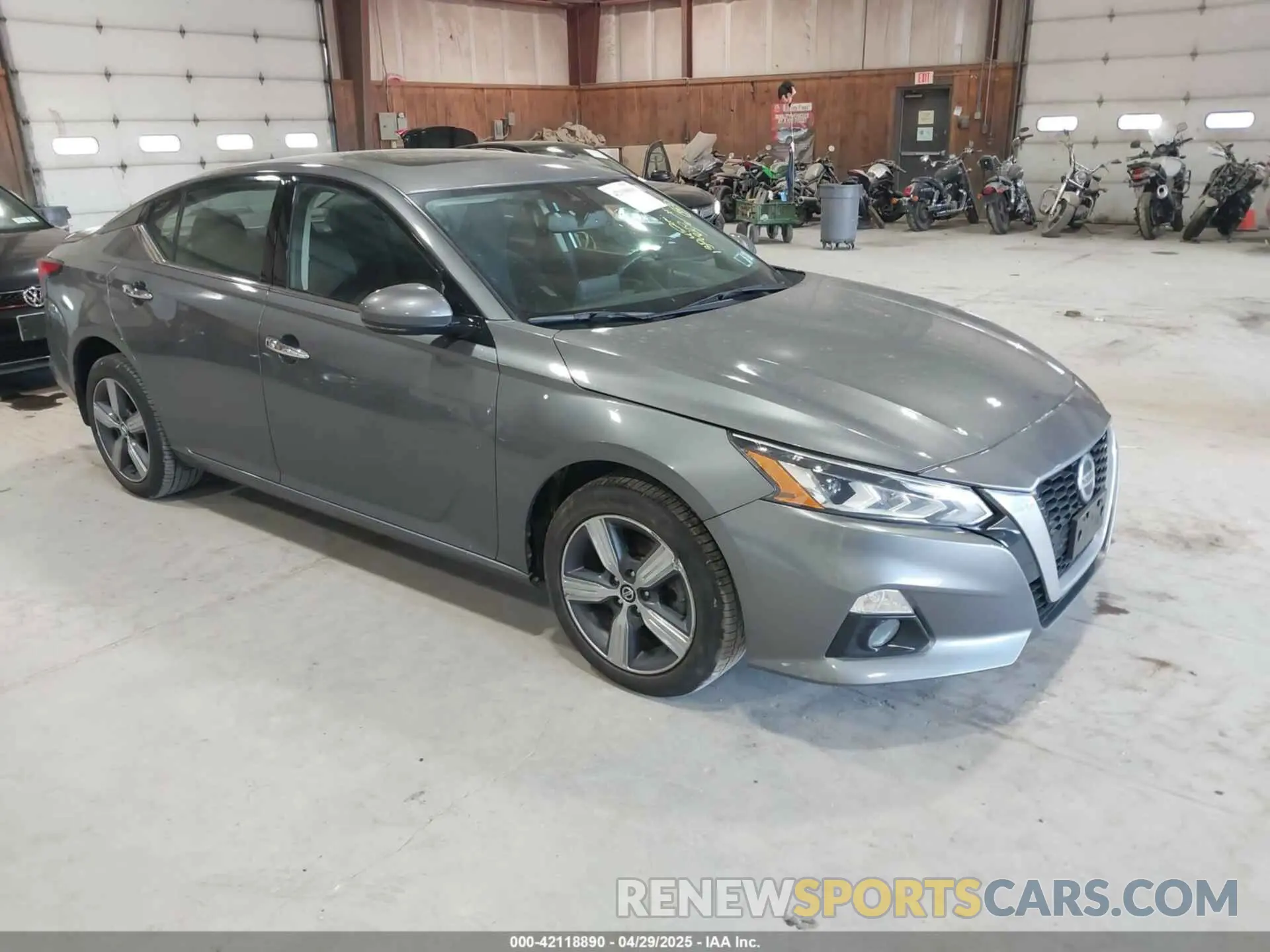 1 Photograph of a damaged car 1N4BL4DW5KN302899 NISSAN ALTIMA 2019
