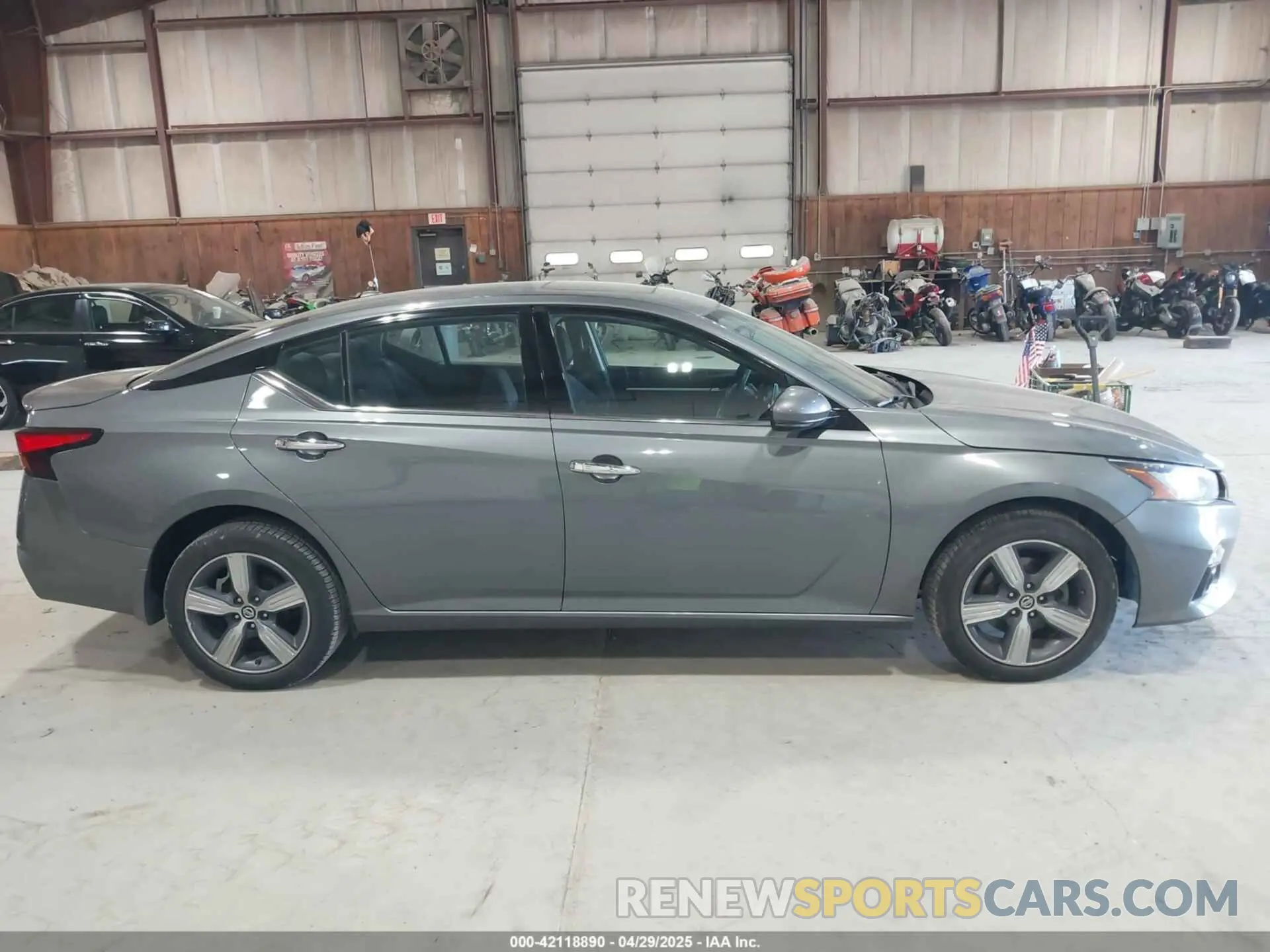 13 Photograph of a damaged car 1N4BL4DW5KN302899 NISSAN ALTIMA 2019