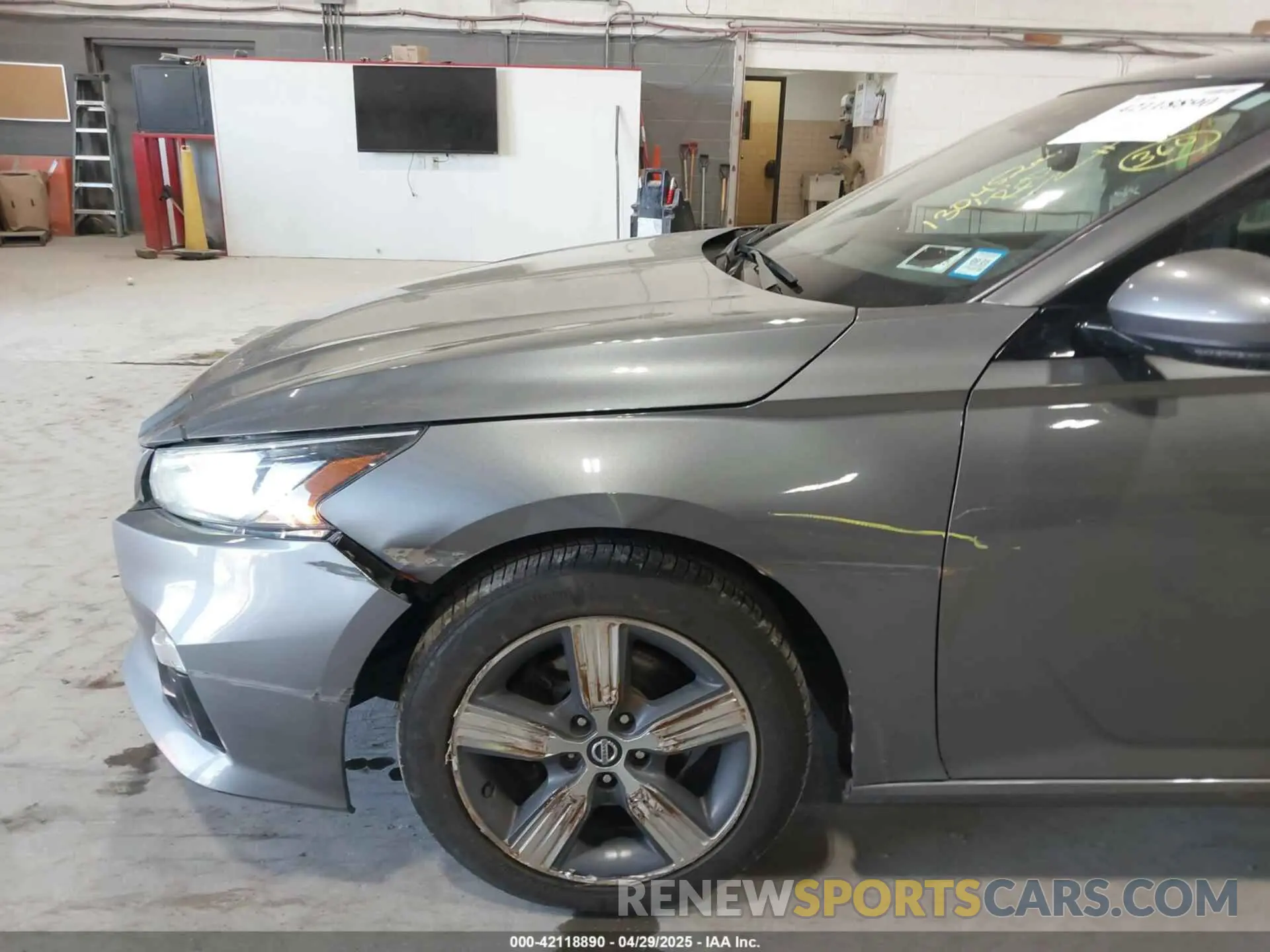 17 Photograph of a damaged car 1N4BL4DW5KN302899 NISSAN ALTIMA 2019