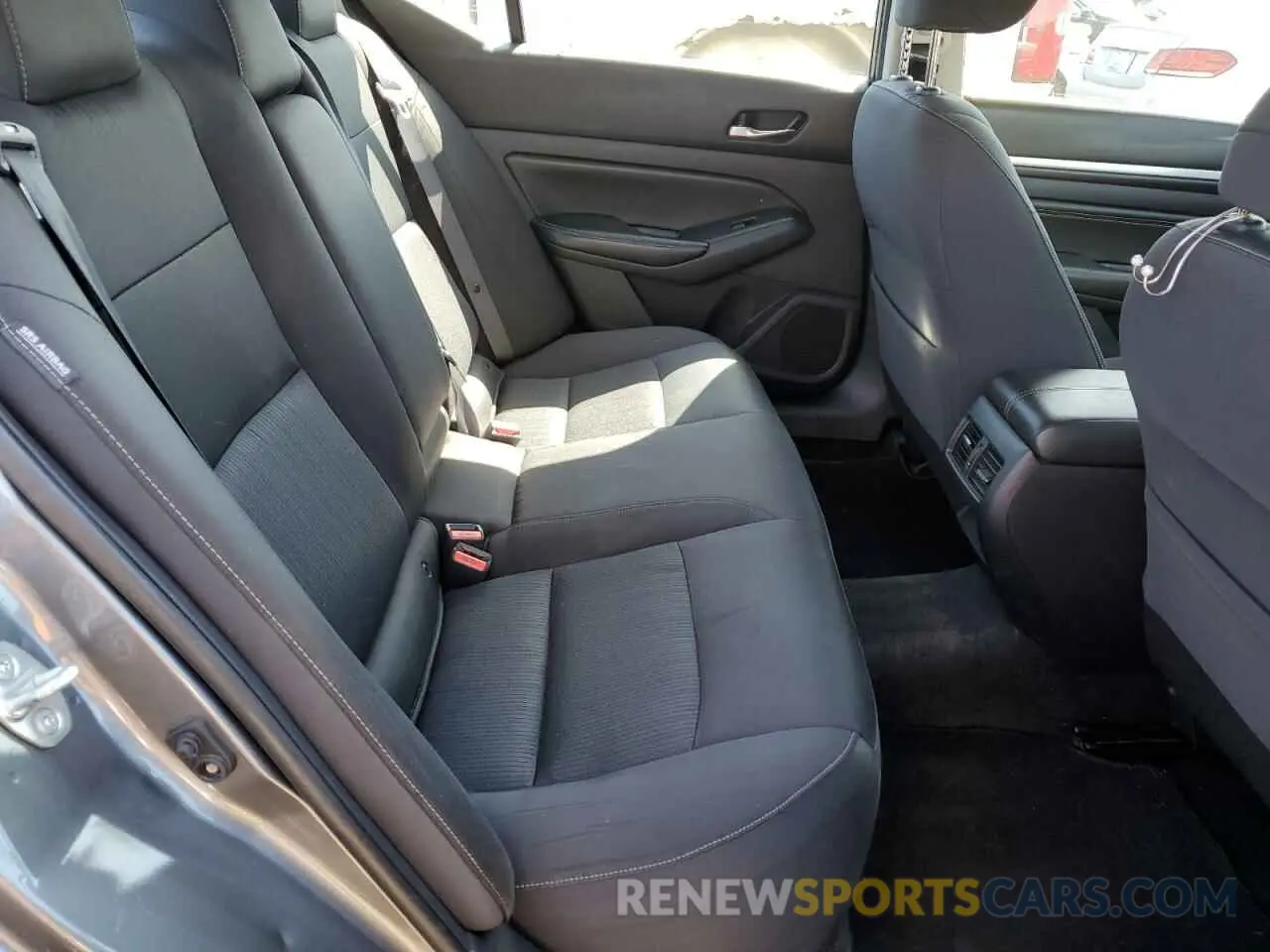 10 Photograph of a damaged car 1N4BL4DW7KC144979 NISSAN ALTIMA 2019