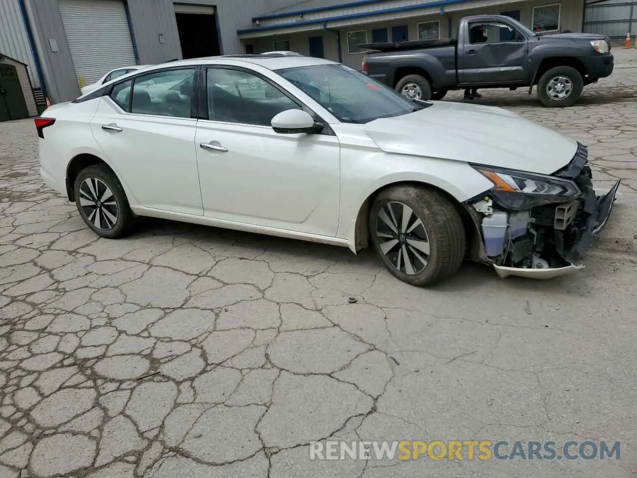 4 Photograph of a damaged car 1N4BL4DW7KC194863 NISSAN ALTIMA 2019
