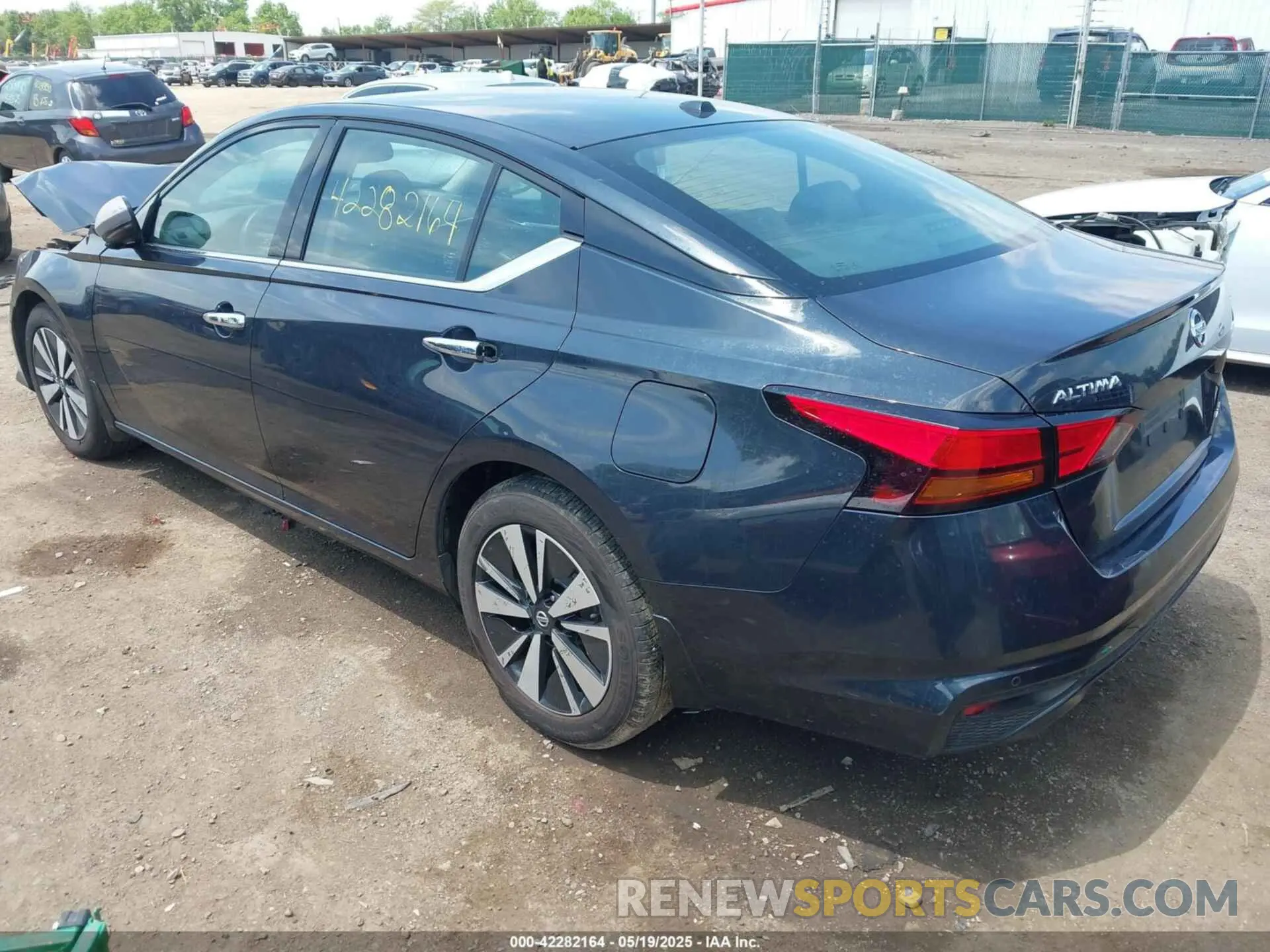 3 Photograph of a damaged car 1N4BL4DW9KN300931 NISSAN ALTIMA 2019