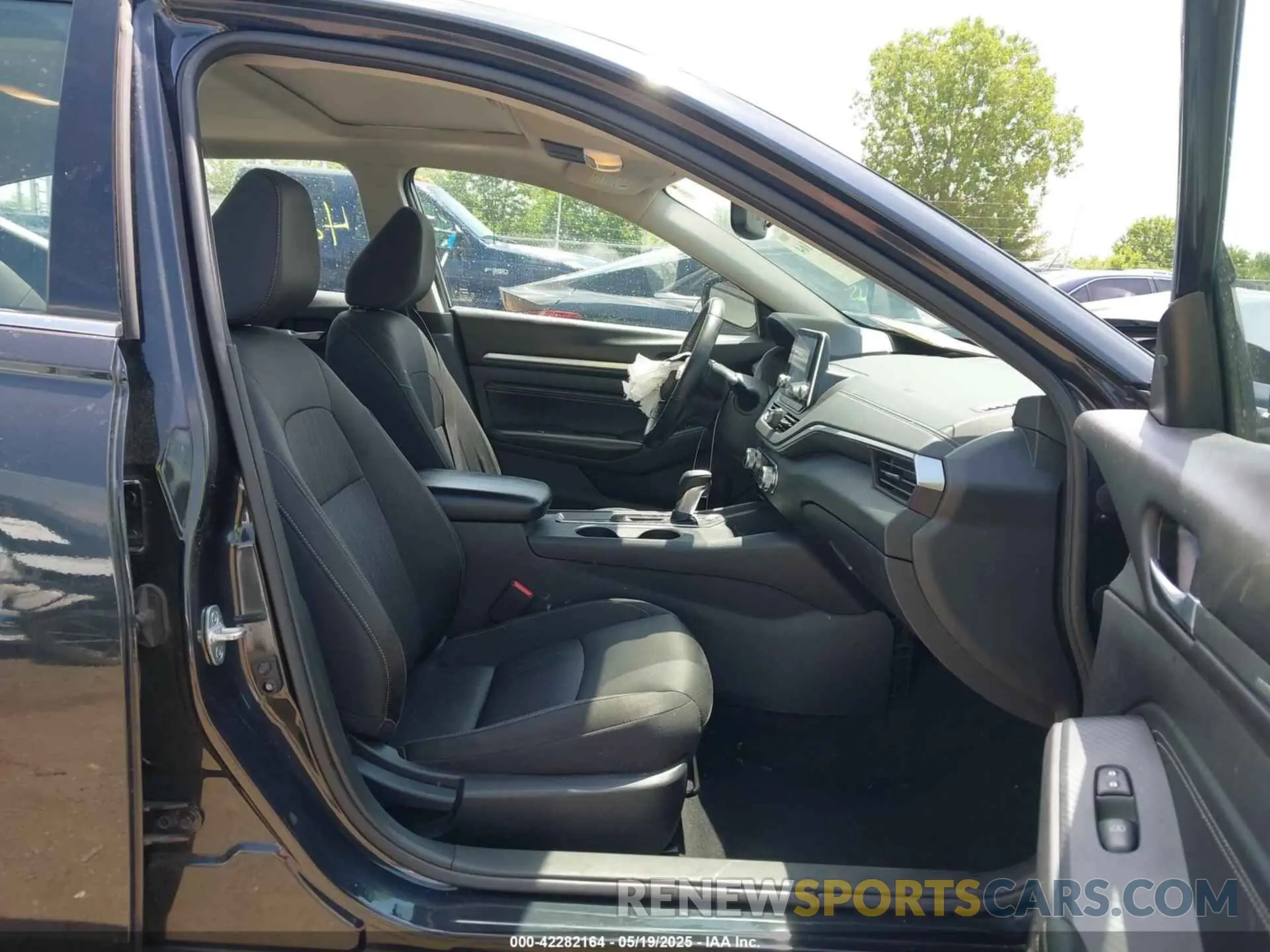 5 Photograph of a damaged car 1N4BL4DW9KN300931 NISSAN ALTIMA 2019