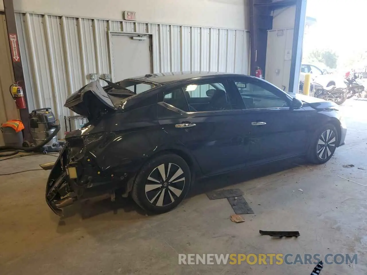 3 Photograph of a damaged car 1N4BL4EV0KC101106 NISSAN ALTIMA 2019