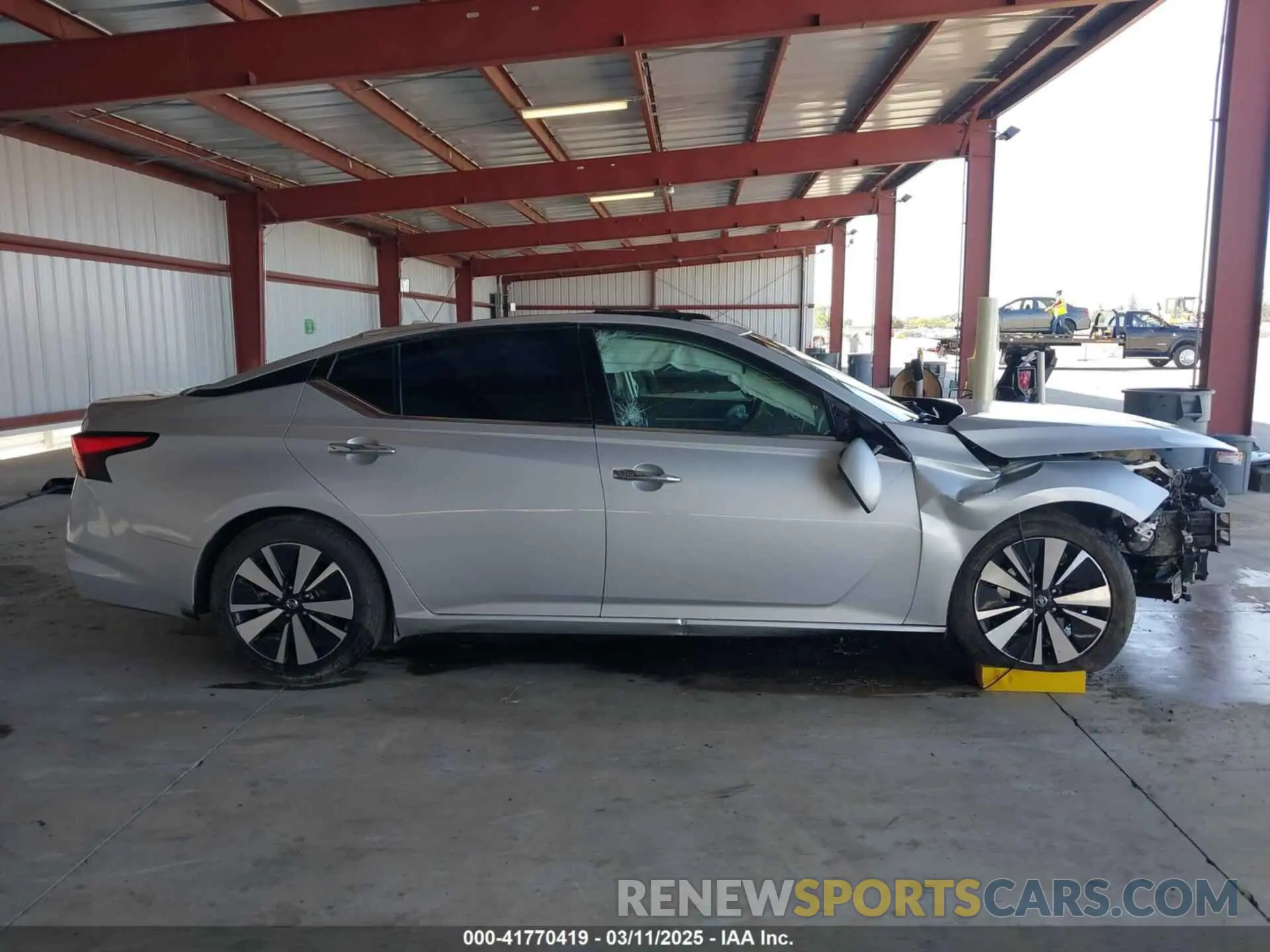 12 Photograph of a damaged car 1N4BL4EV0KC180633 NISSAN ALTIMA 2019
