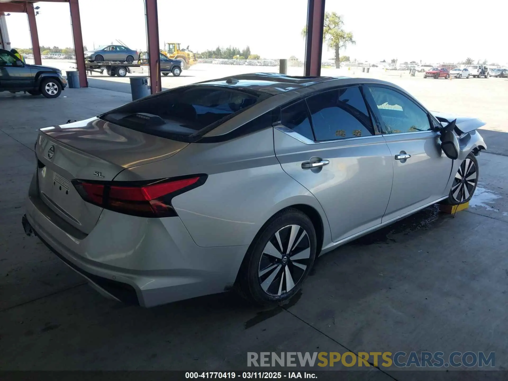 4 Photograph of a damaged car 1N4BL4EV0KC180633 NISSAN ALTIMA 2019