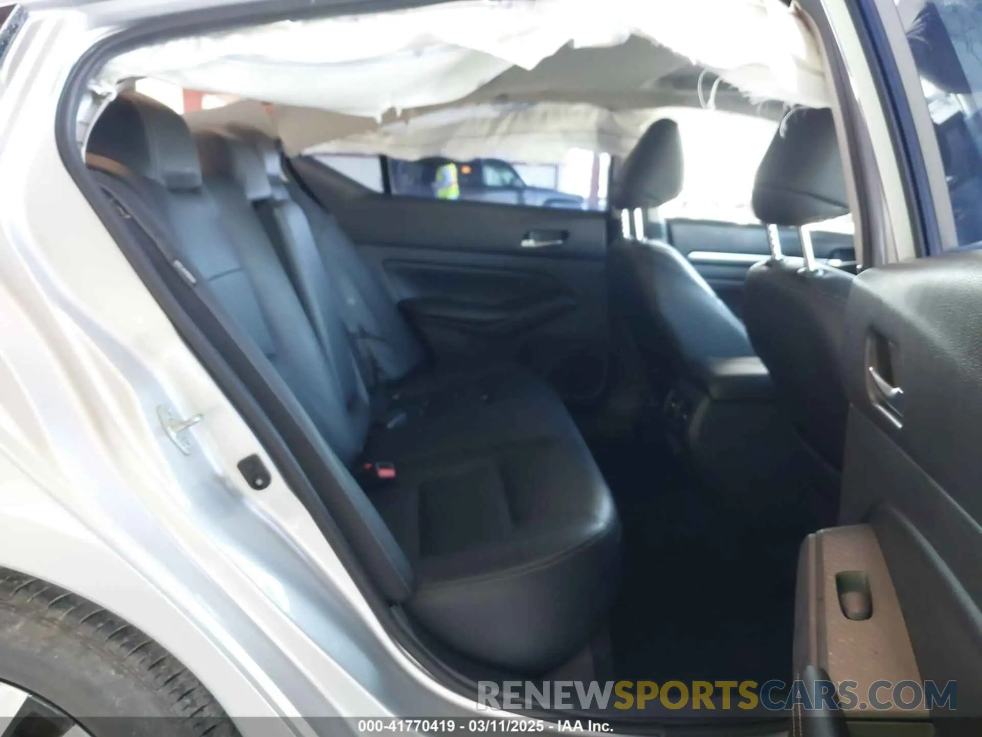 8 Photograph of a damaged car 1N4BL4EV0KC180633 NISSAN ALTIMA 2019