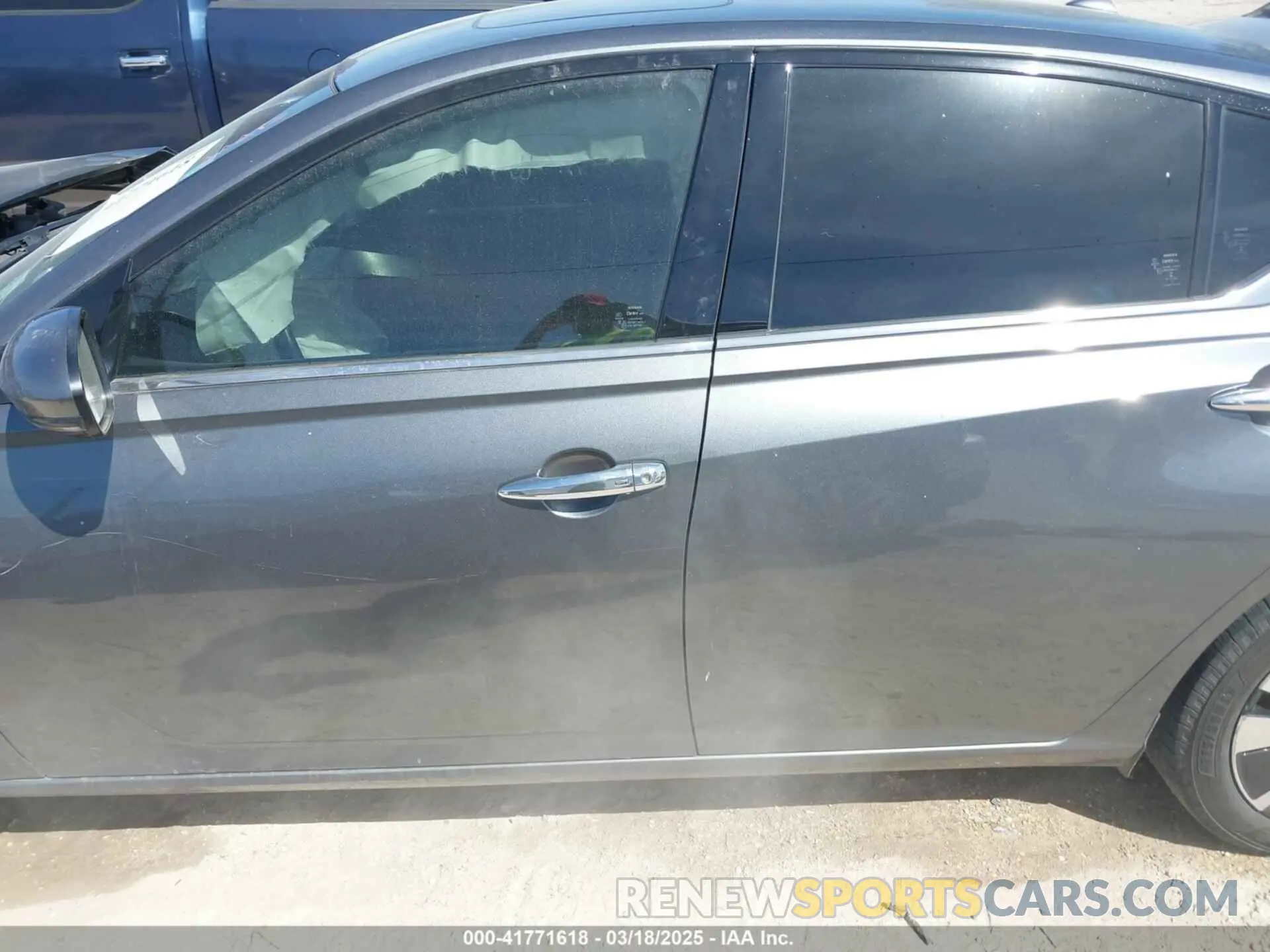 15 Photograph of a damaged car 1N4BL4EV0KC200864 NISSAN ALTIMA 2019