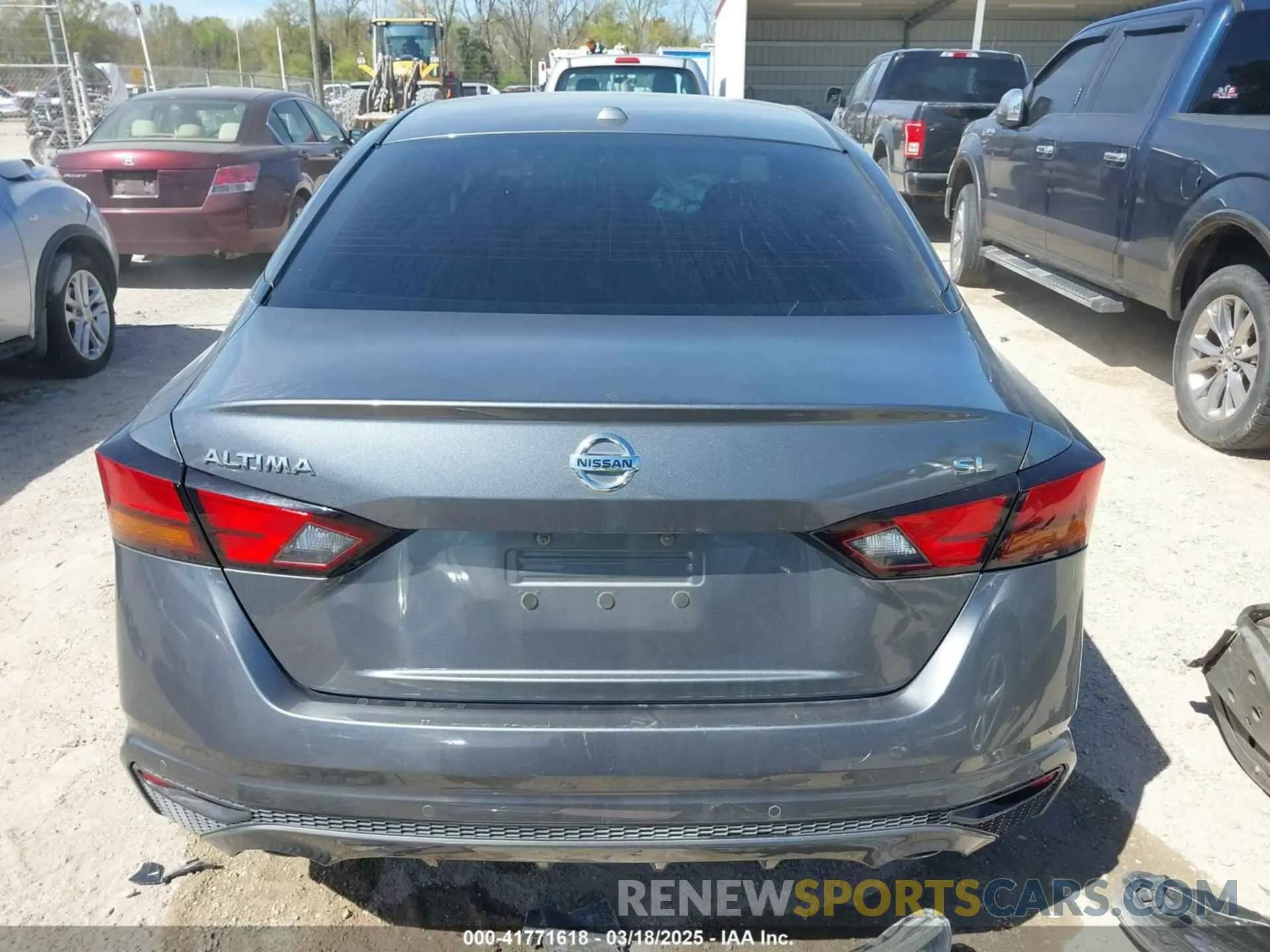 17 Photograph of a damaged car 1N4BL4EV0KC200864 NISSAN ALTIMA 2019