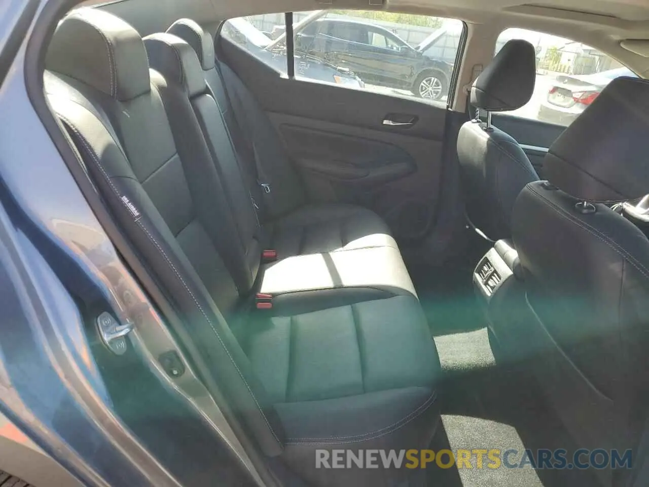 10 Photograph of a damaged car 1N4BL4EV0KC238062 NISSAN ALTIMA 2019