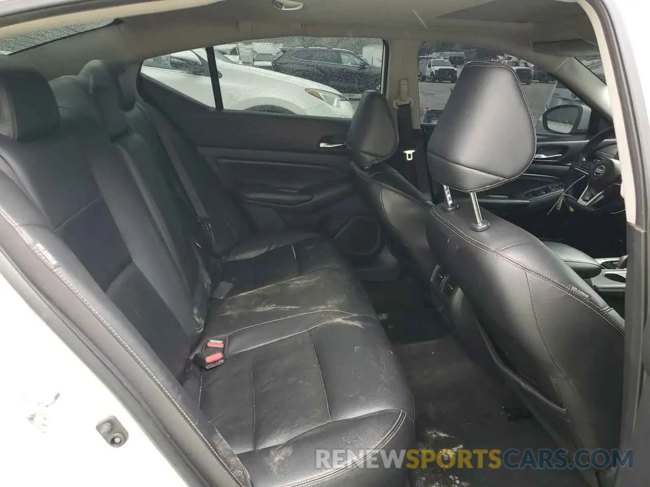 10 Photograph of a damaged car 1N4BL4EV0KC242855 NISSAN ALTIMA 2019