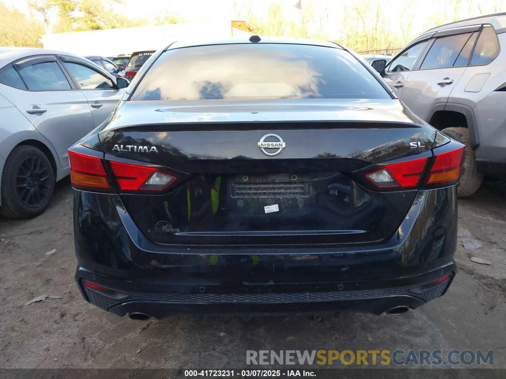 17 Photograph of a damaged car 1N4BL4EV1KC113863 NISSAN ALTIMA 2019