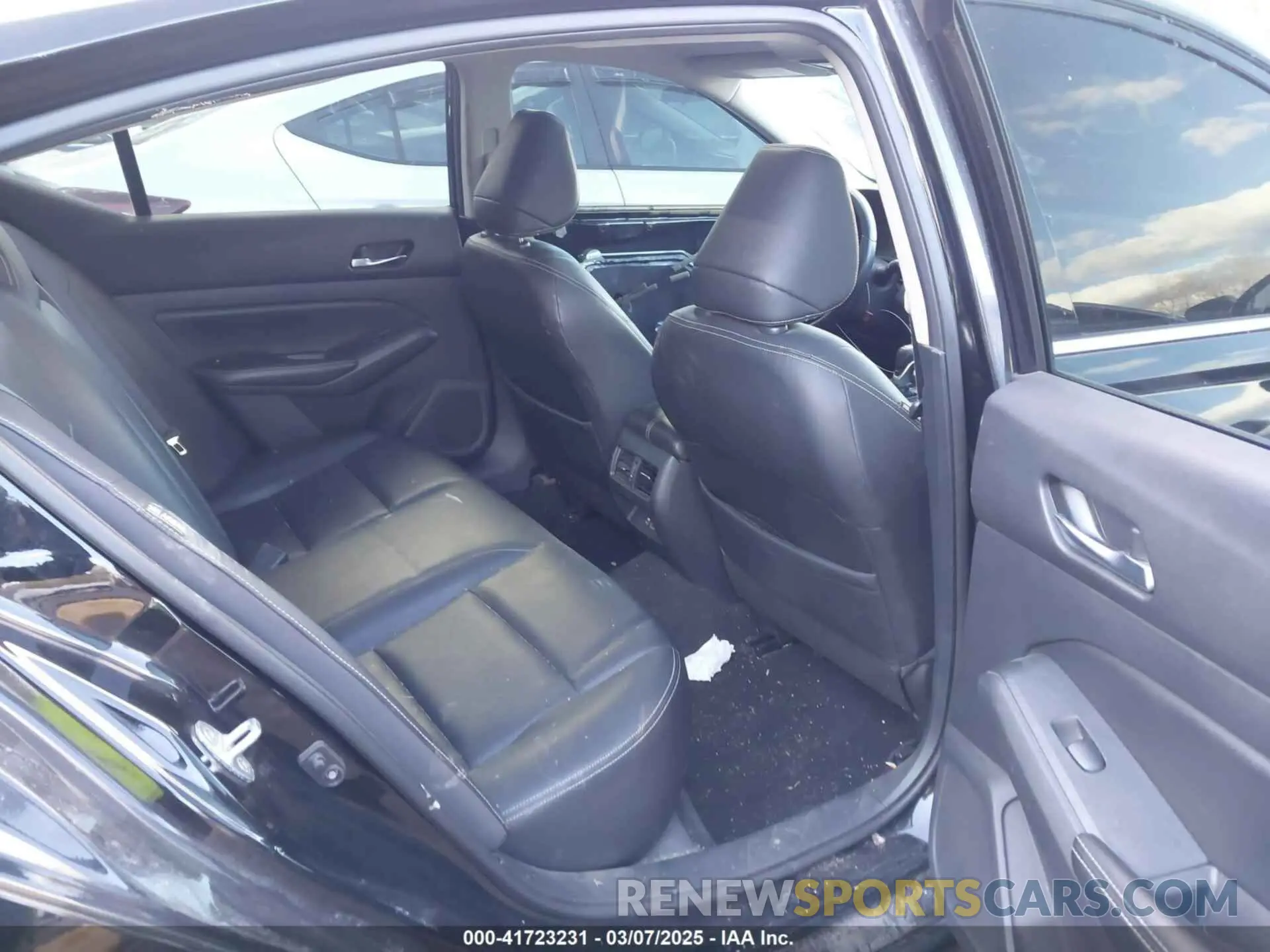 8 Photograph of a damaged car 1N4BL4EV1KC113863 NISSAN ALTIMA 2019