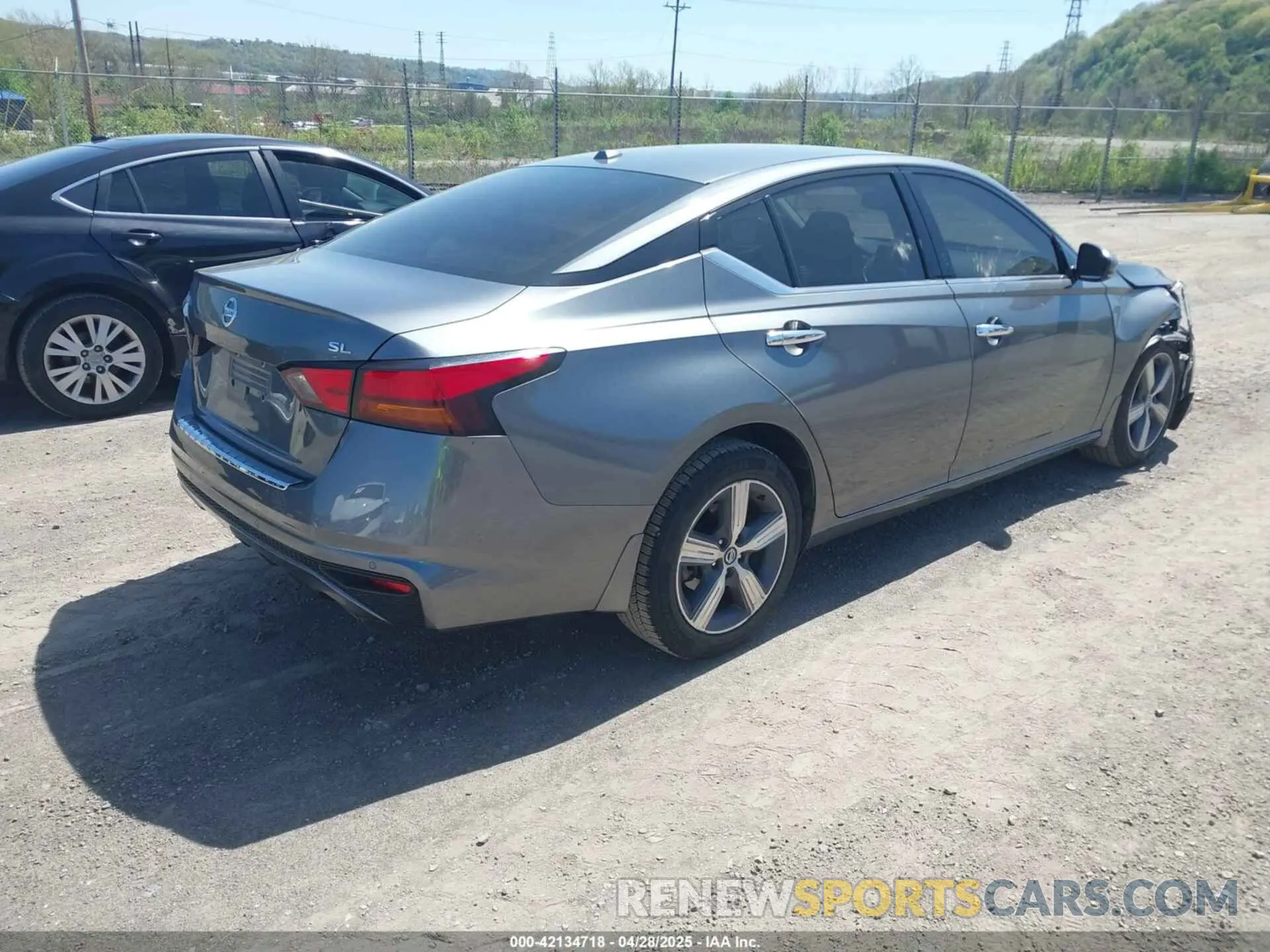 4 Photograph of a damaged car 1N4BL4EV1KC164036 NISSAN ALTIMA 2019