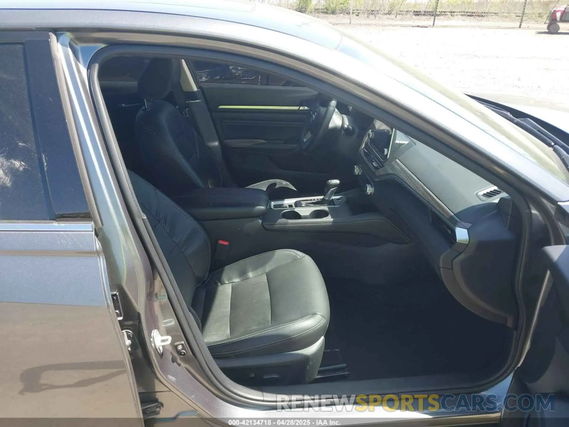 5 Photograph of a damaged car 1N4BL4EV1KC164036 NISSAN ALTIMA 2019